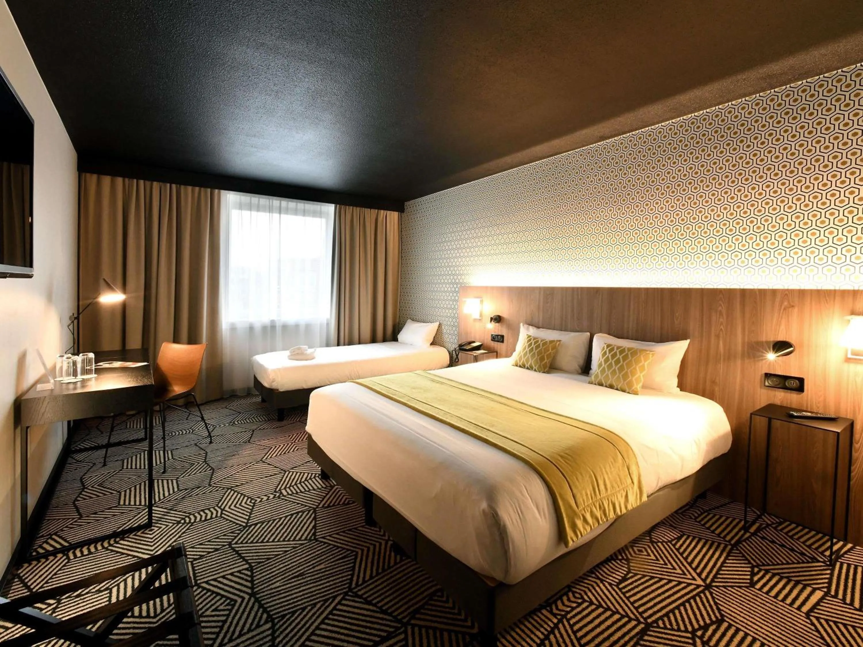 Bedroom, Bed in Mercure Arras Centre Gare