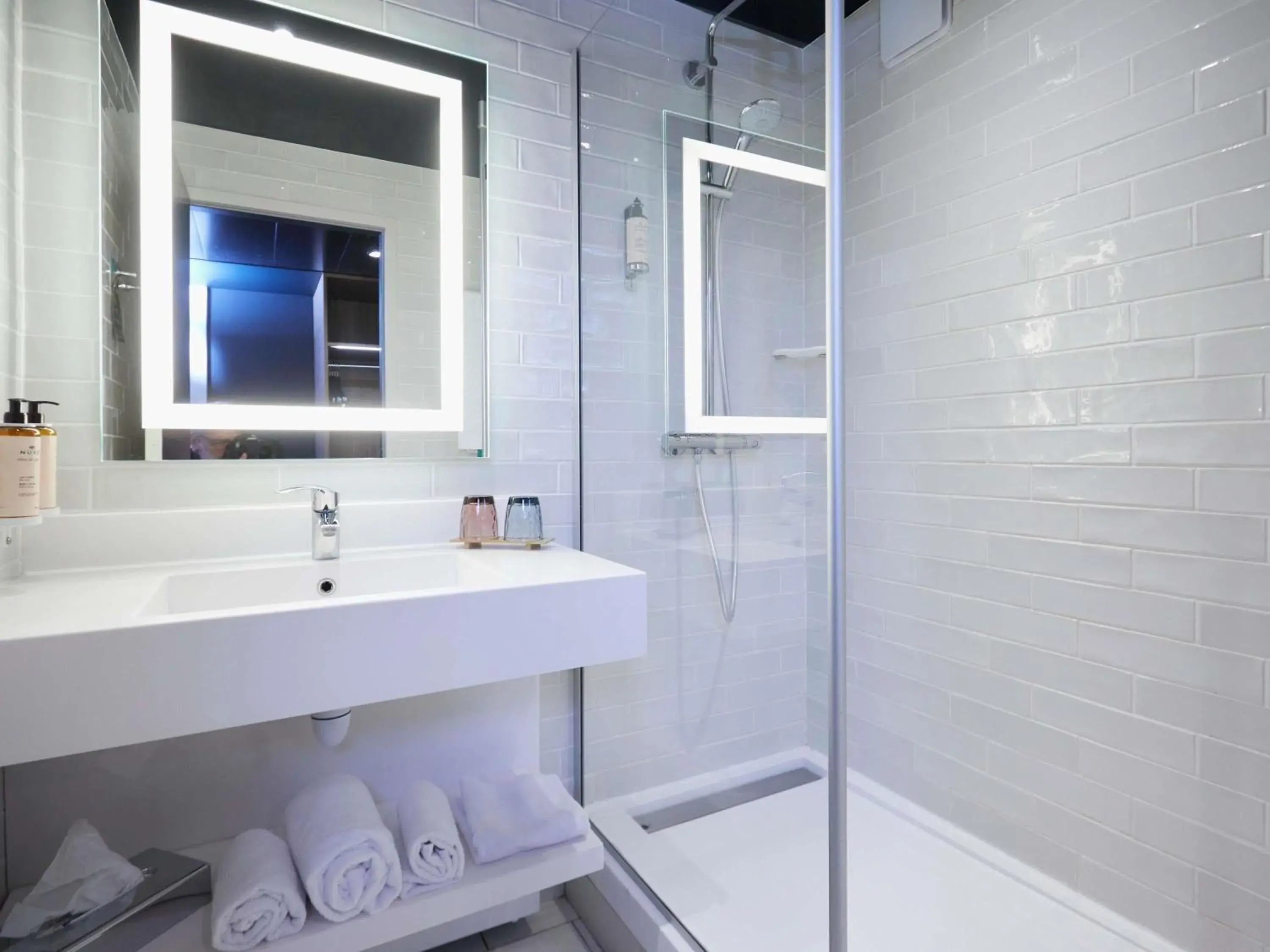 Bedroom in Mercure Arras Centre Gare Bedroom in Mercure Arras Centre Gare