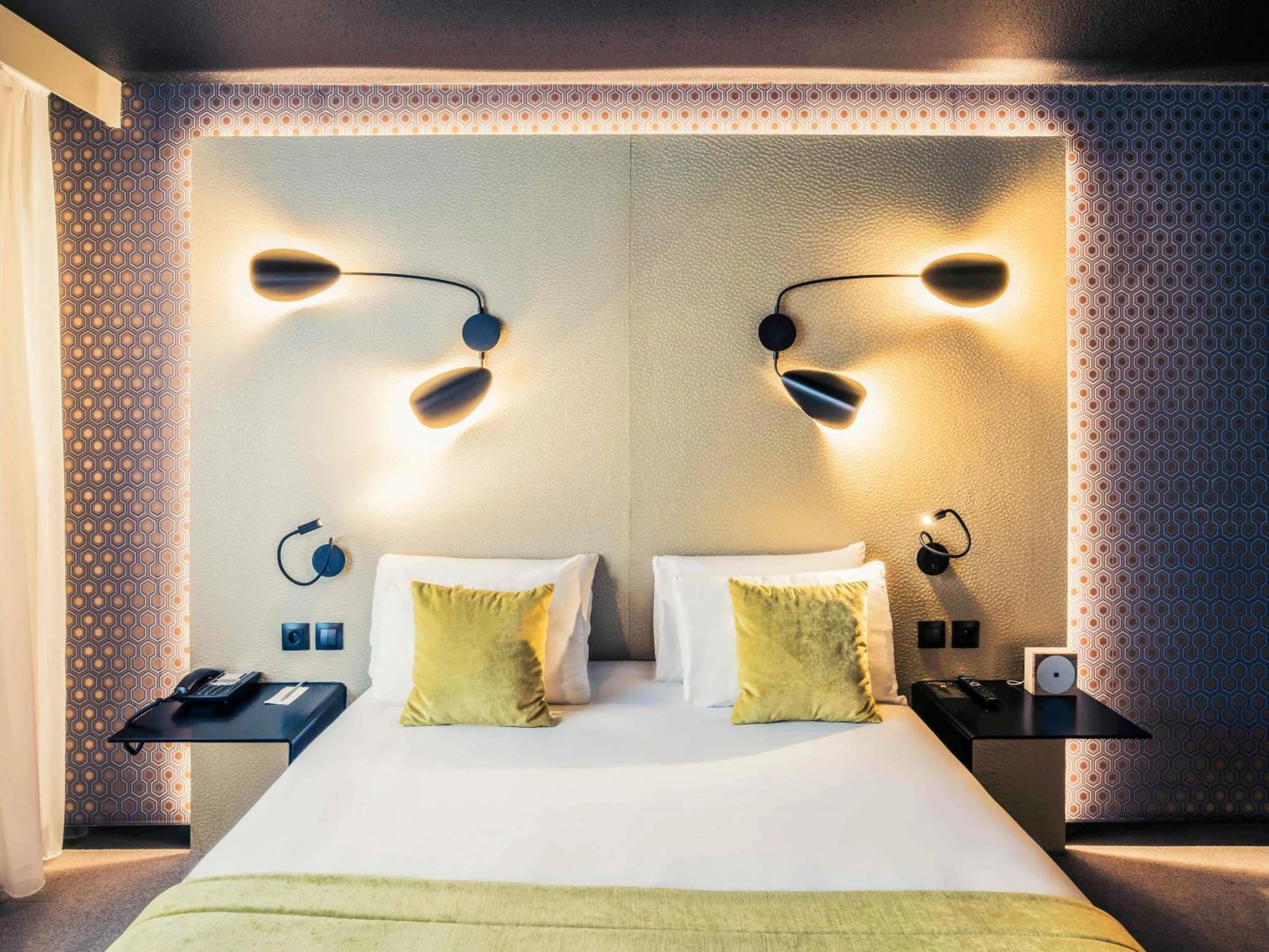 Bedroom, Bed in Mercure Arras Centre Gare