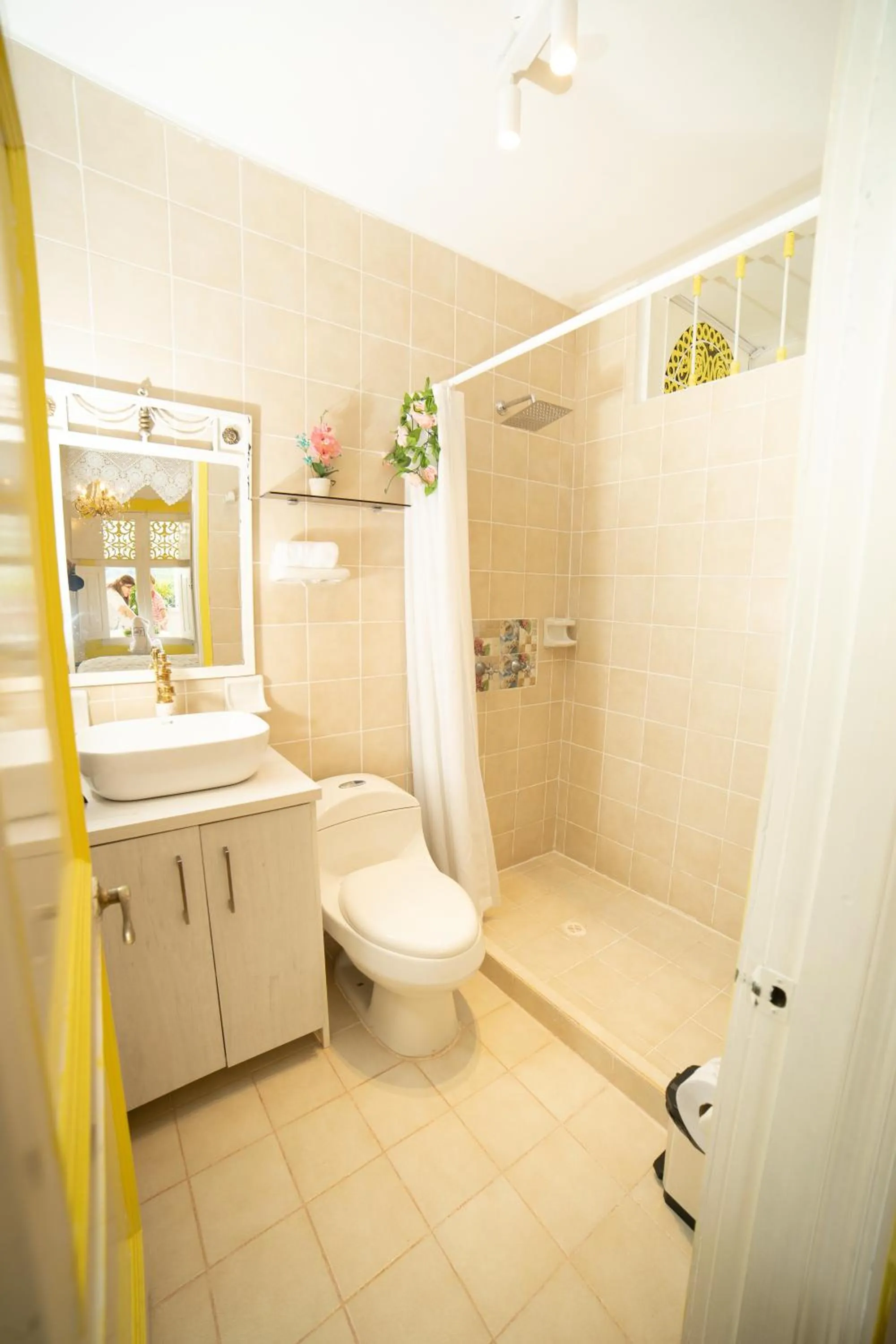 Shower in Posada del Angel