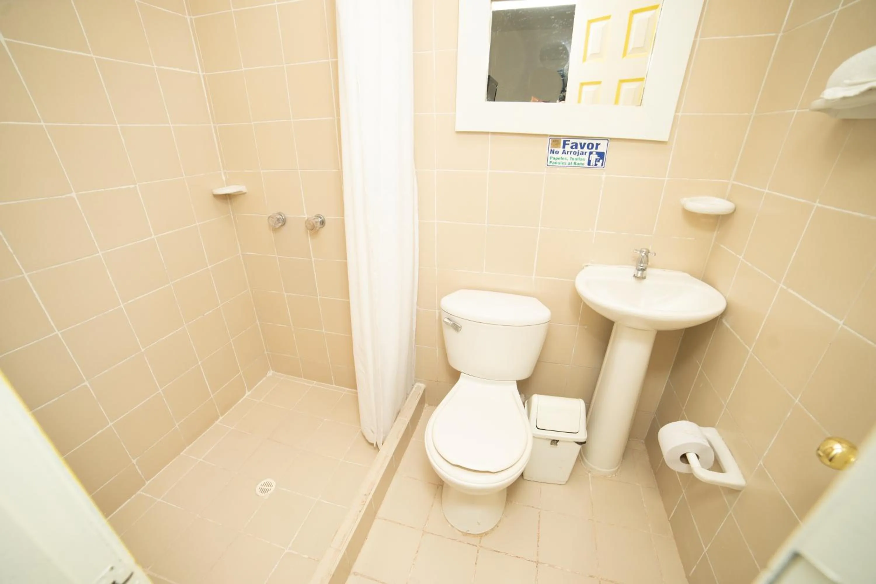 Shower in Posada del Angel