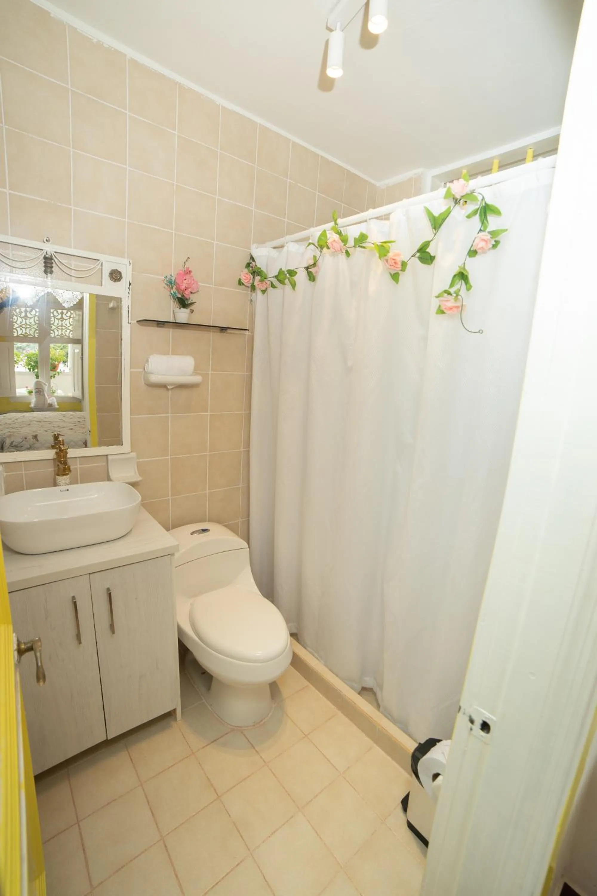 Shower in Posada del Angel