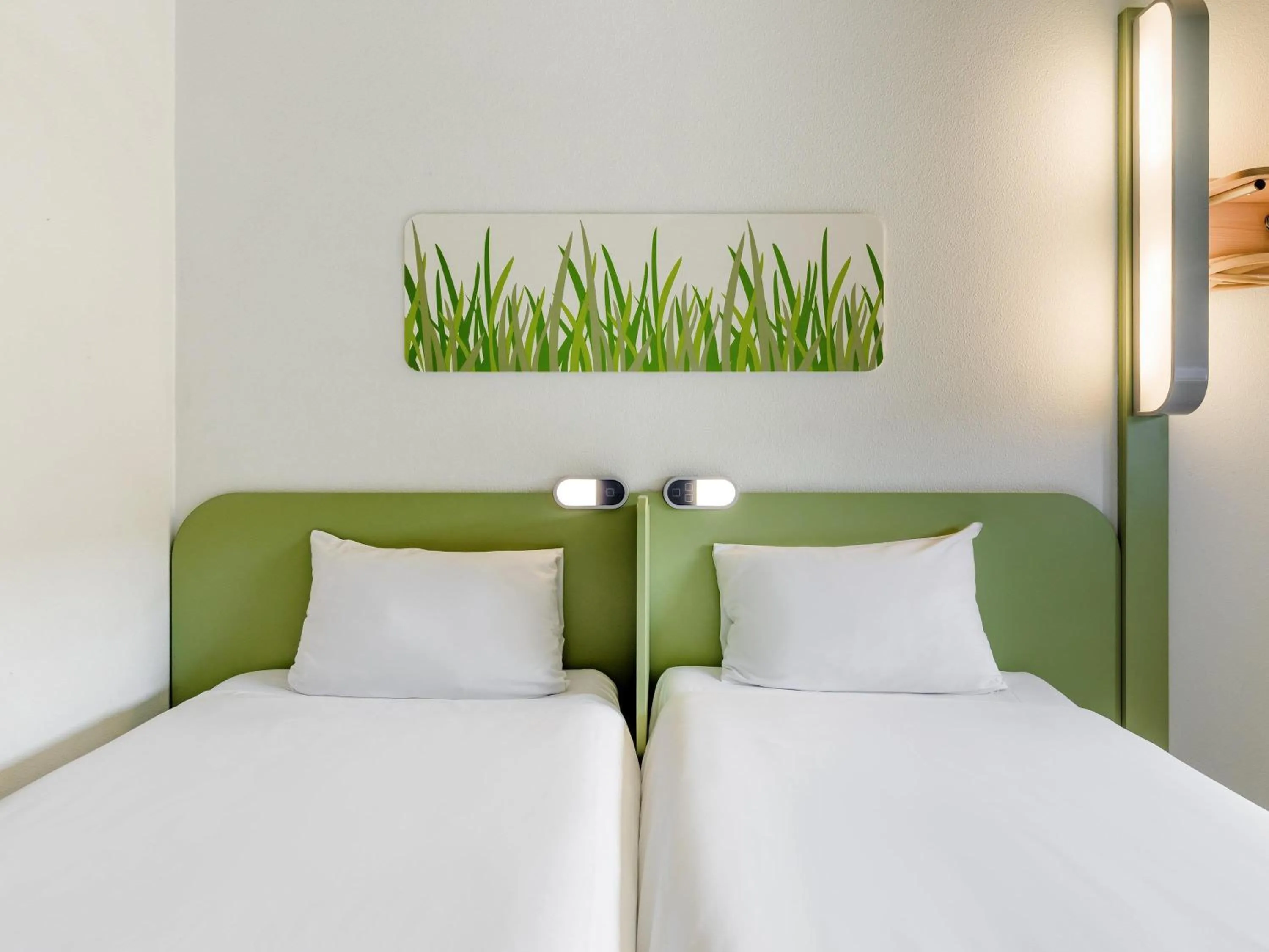 Bedroom, Bed in ibis budget Warszawa West Station