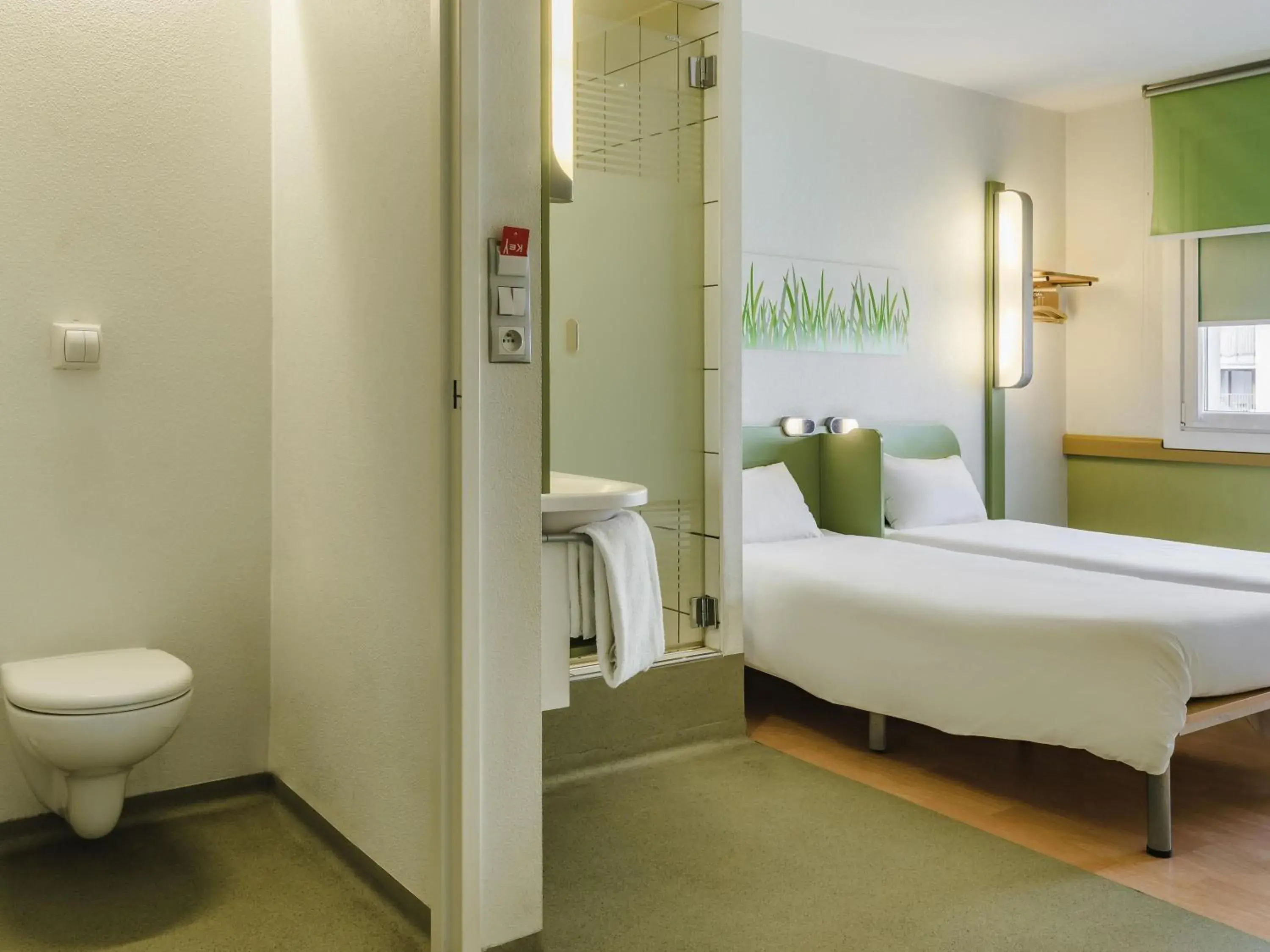 Standard Triple Room in ibis budget Warszawa West Station Standard Triple Room in ibis budget Warszawa West Station