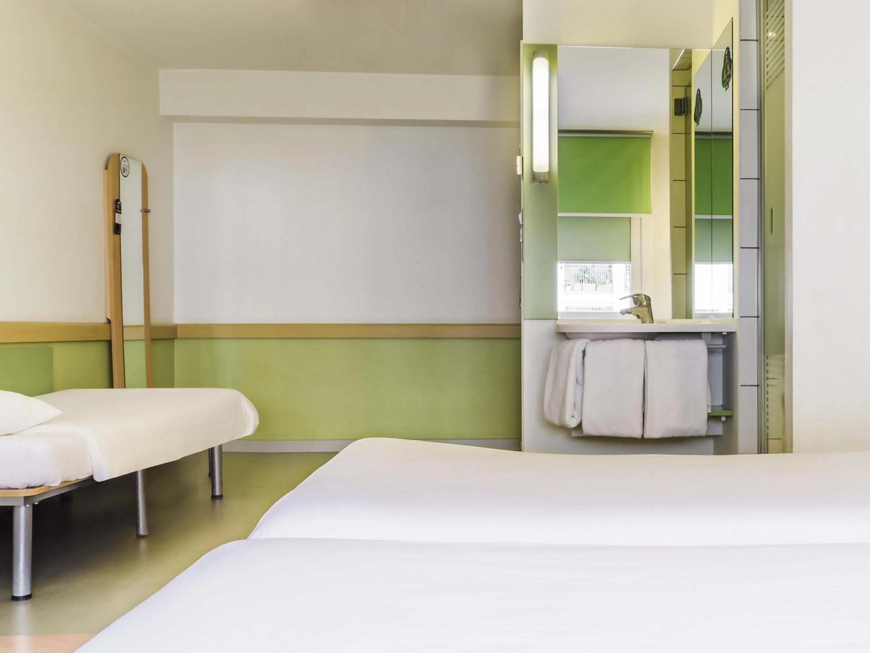 Bedroom, Bed in ibis budget Warszawa West Station