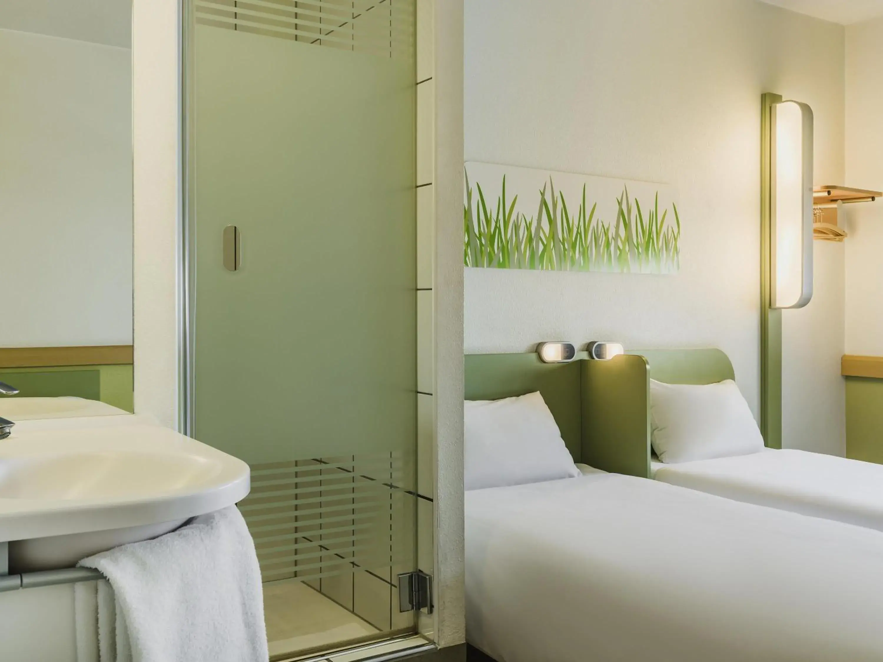 Bedroom, Bed in ibis budget Warszawa West Station Bedroom, Bed in ibis budget Warszawa West Station