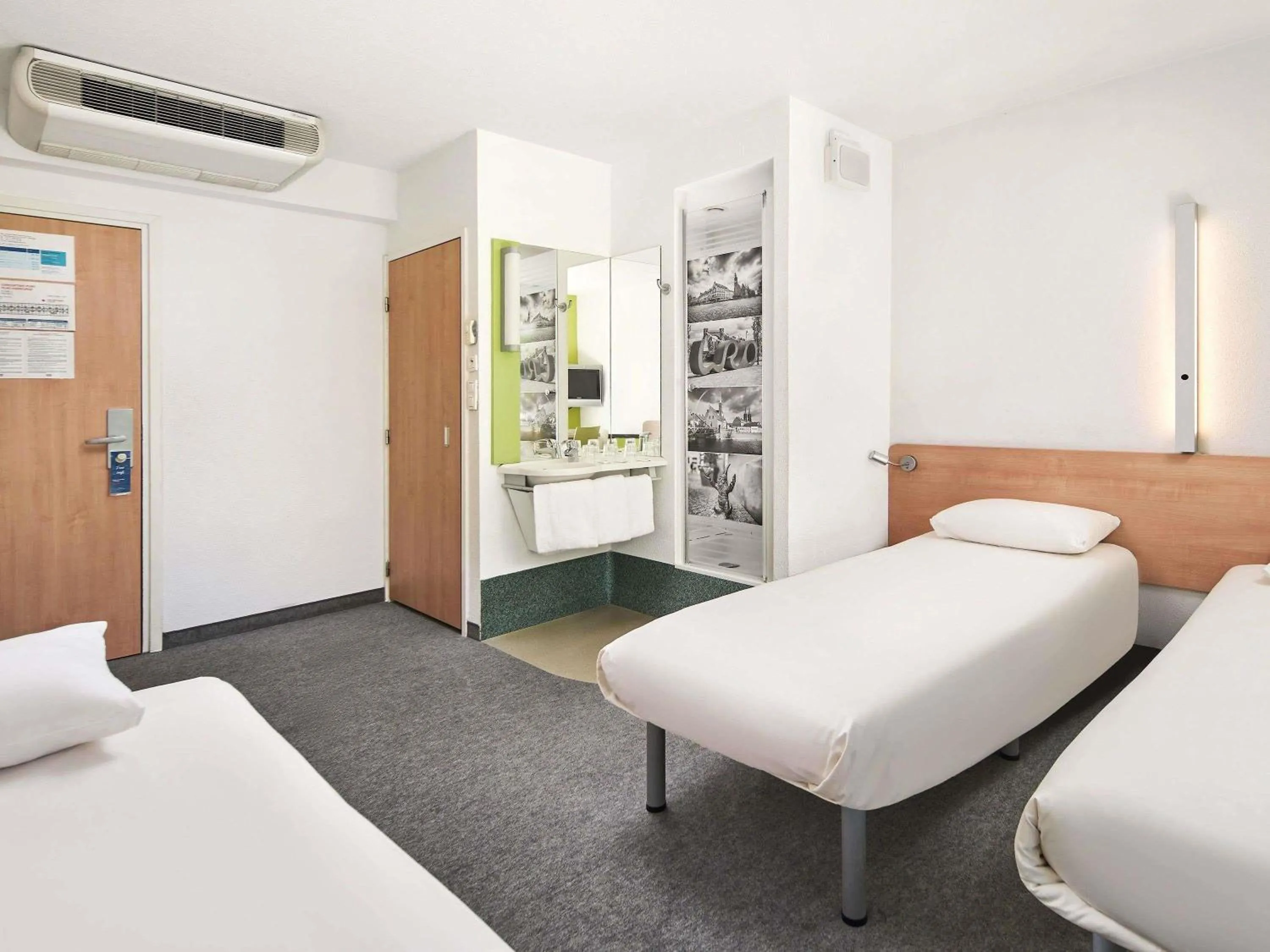 Bedroom, Bed in ibis budget Wrocław Południe