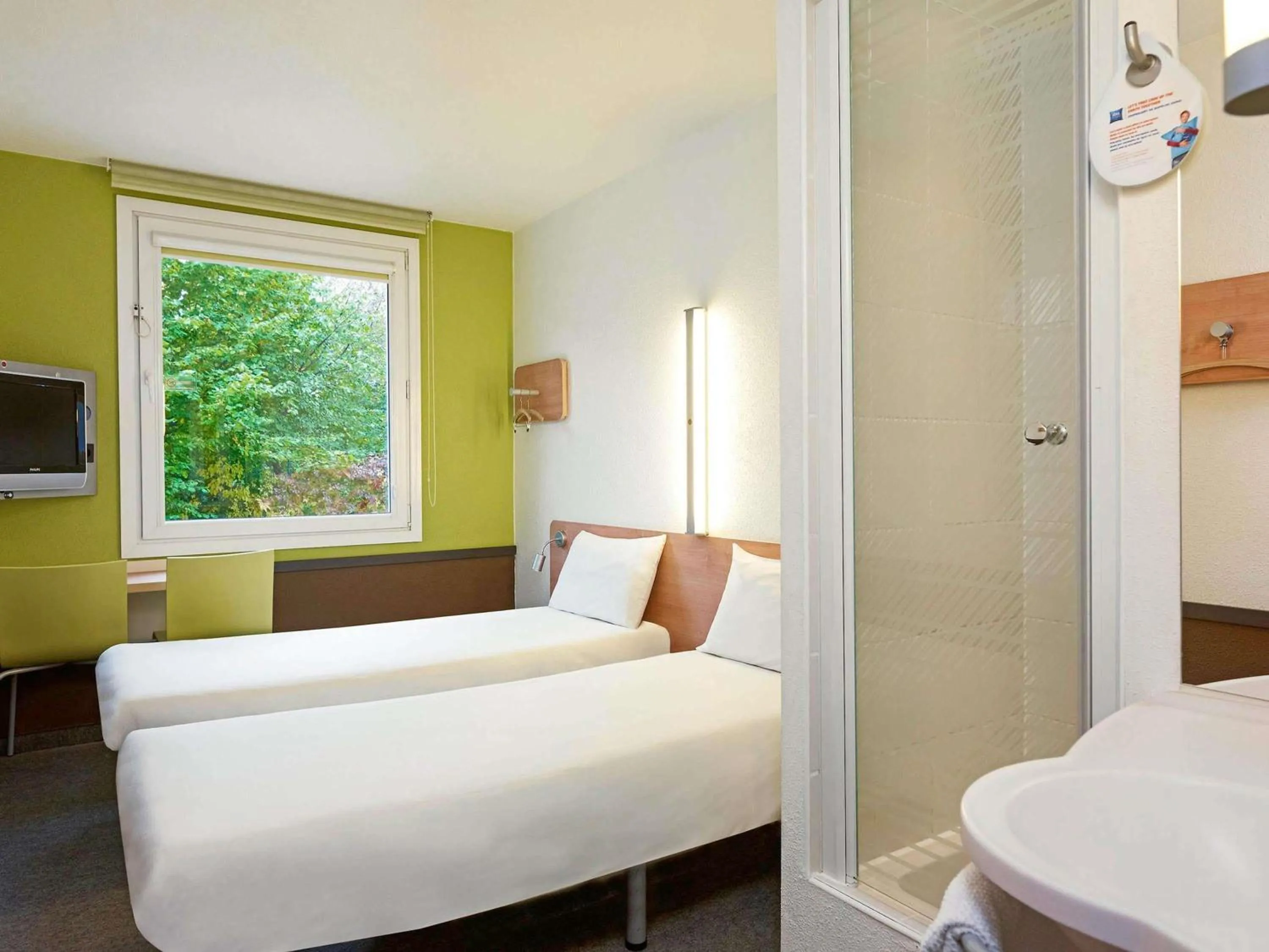 Bedroom, Bed in ibis budget Wrocław Południe