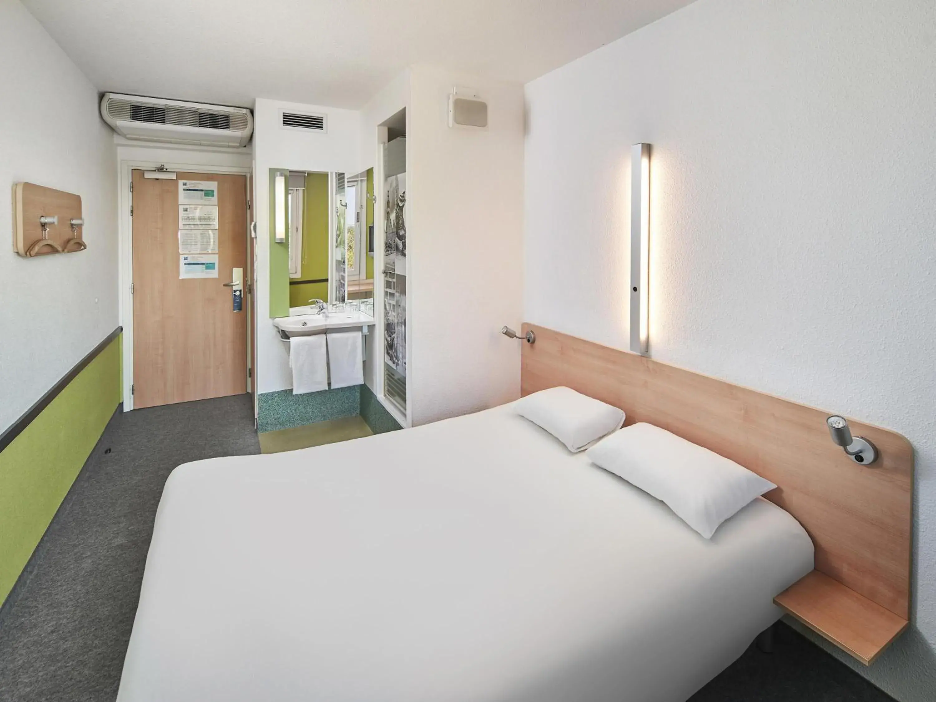 Bedroom, Bed in ibis budget Wrocław Południe Bedroom, Bed in ibis budget Wrocław Południe