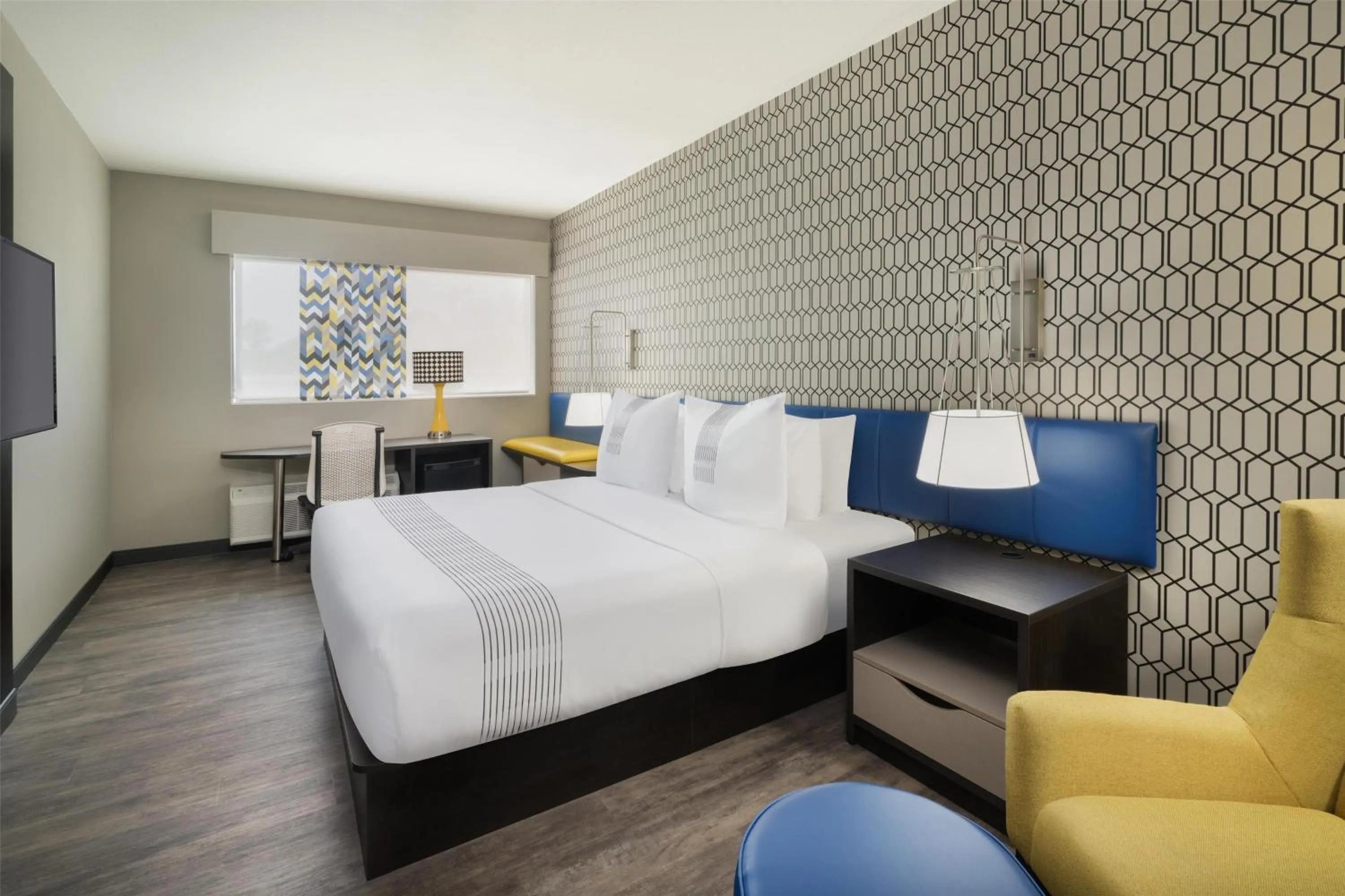 Bedroom, Bed in GLō Best Western Tulsa-Catoosa East Route 66