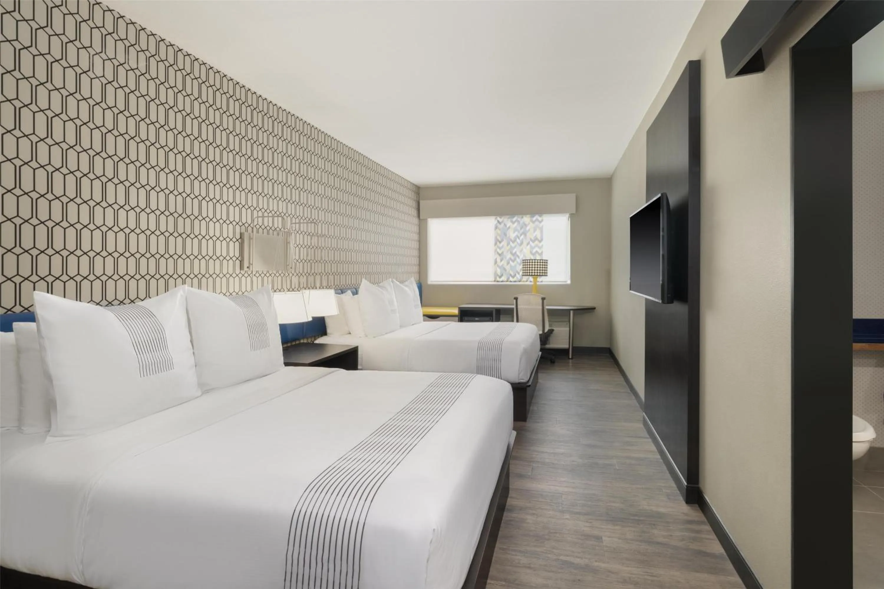 Bedroom, Bed in GLō Best Western Tulsa-Catoosa East Route 66