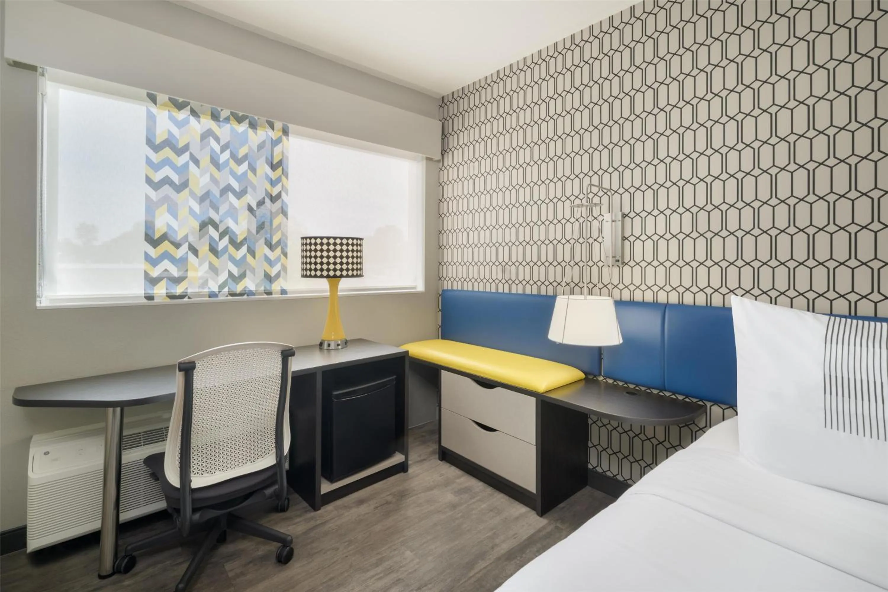 Bedroom, Bed in GLō Best Western Tulsa-Catoosa East Route 66