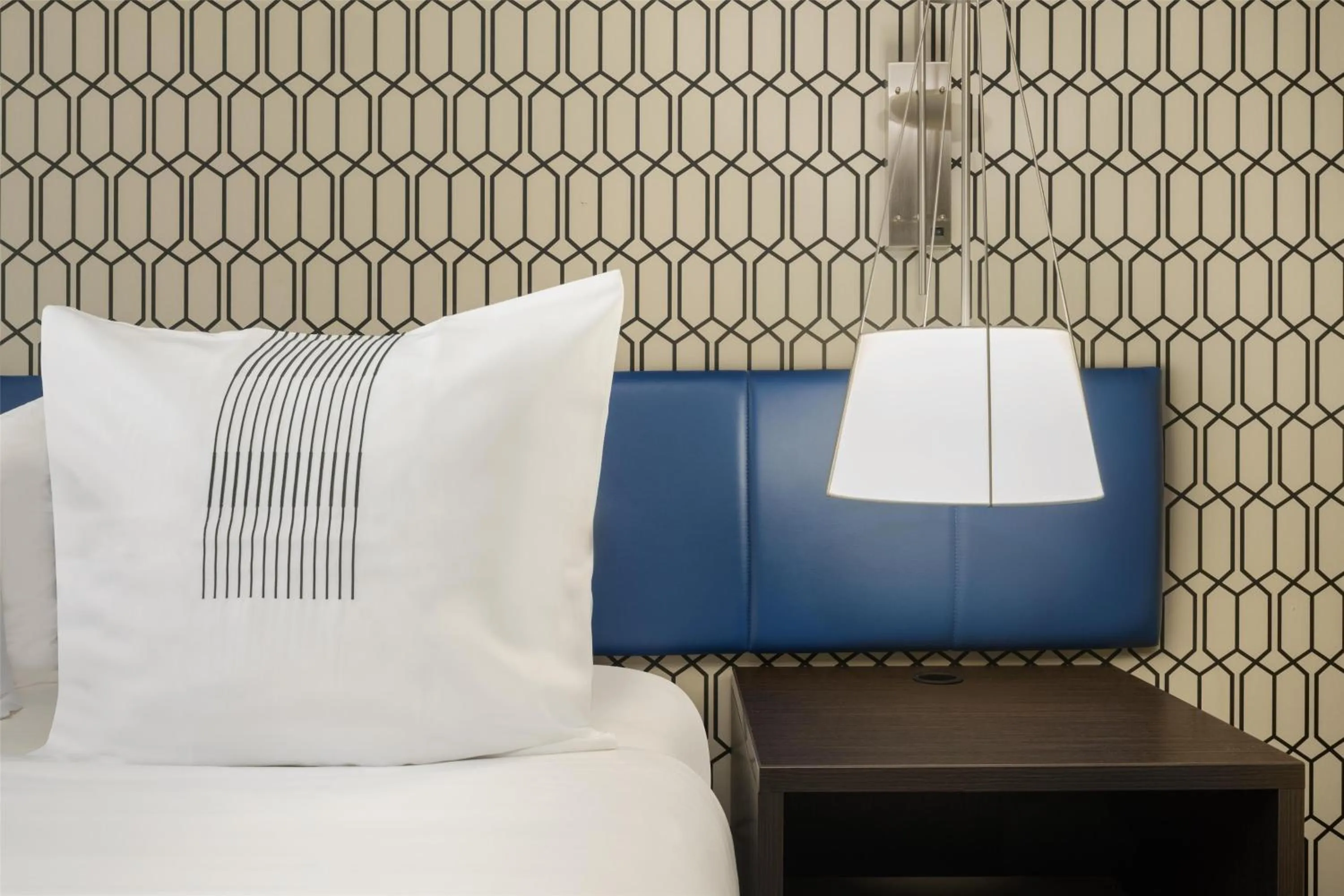 Bedroom, Bed in GLō Best Western Tulsa-Catoosa East Route 66