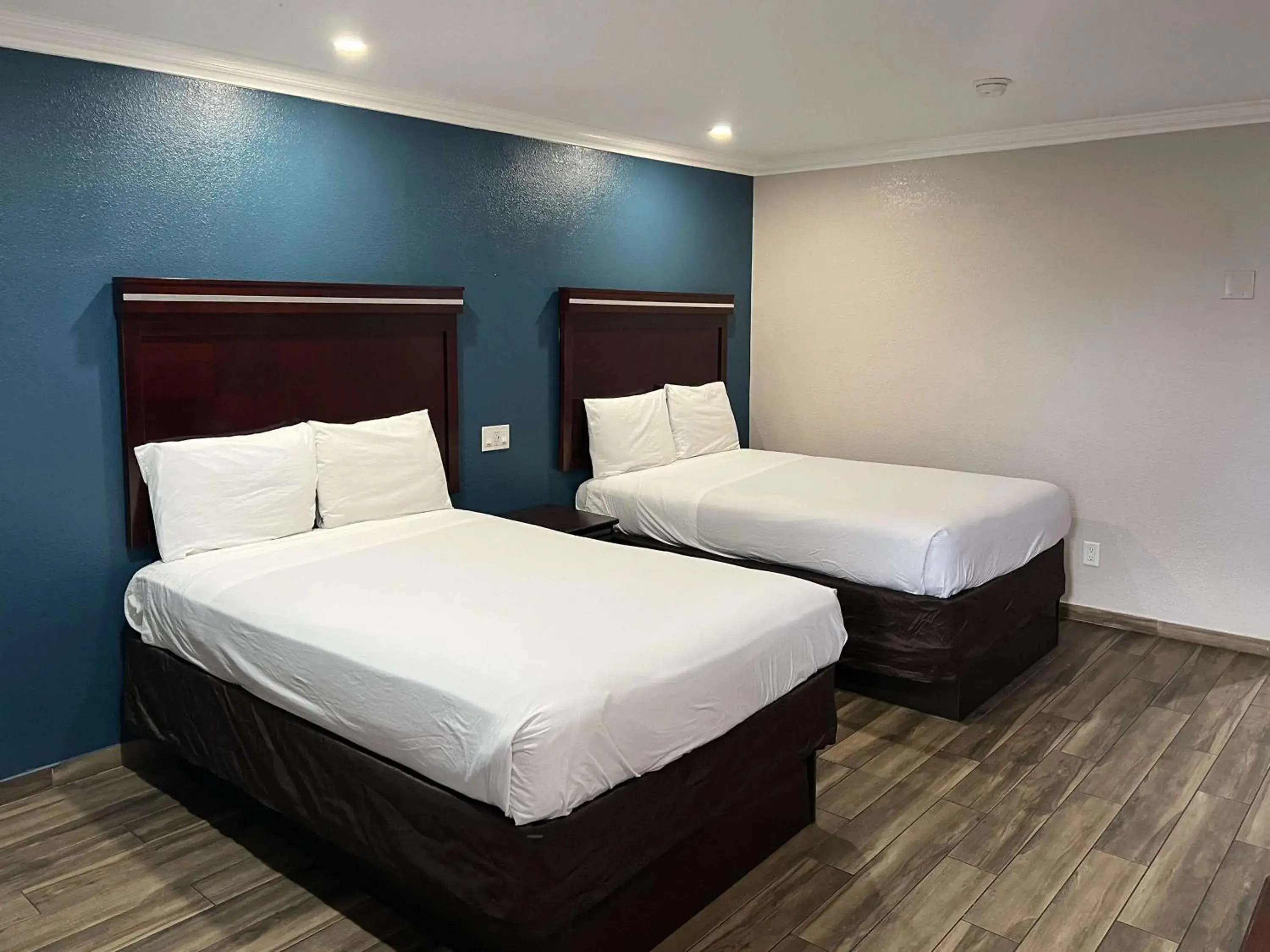 Queen Room with Two Queen Beds - single occupancy - Non-Smoking in Studio 6 Suites Mesa AZ Near Downtown & Sloan Park Queen Room with Two Queen Beds - single occupancy - Non-Smoking in Studio 6 Suites Mesa AZ Near Downtown & Sloan Park