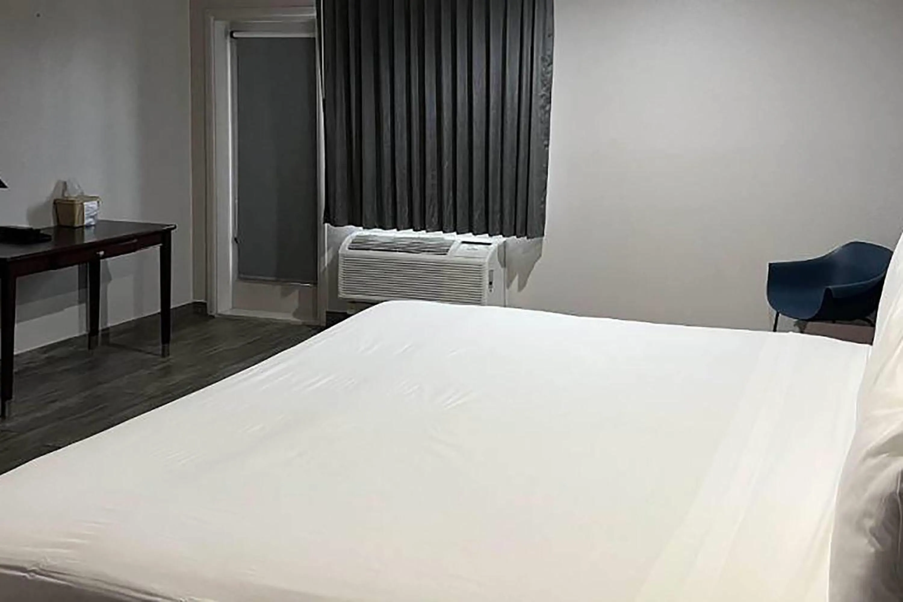 Photo of the whole room, Bed in Super 8 by Wyndham Mesa Downtown Near Convention Center