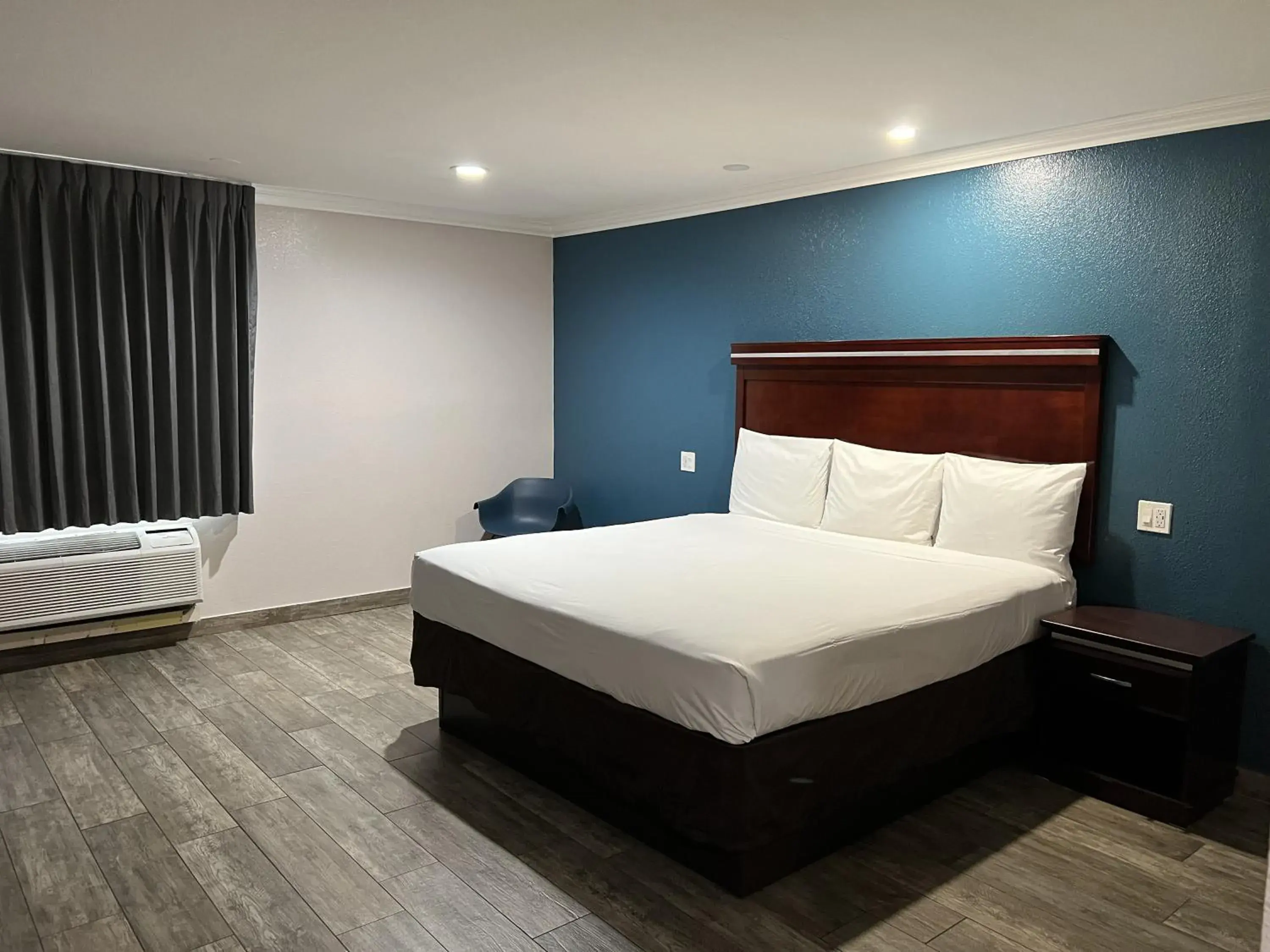 Bed in Super 8 by Wyndham Mesa Downtown Near Convention Center Bed in Super 8 by Wyndham Mesa Downtown Near Convention Center