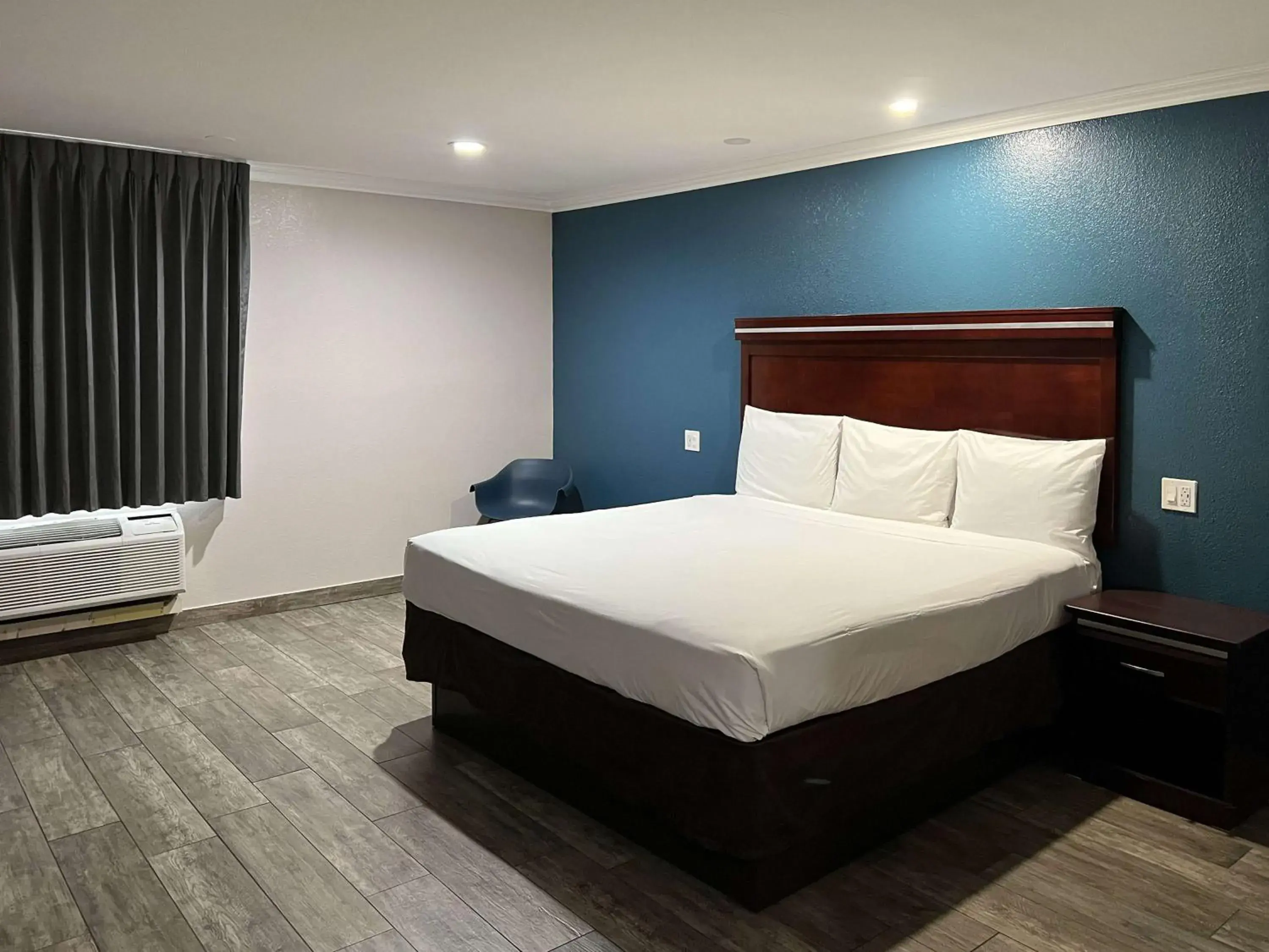 King Room - single occupancy - Non-Smoking in Studio 6 Suites Mesa AZ Near Downtown & Sloan Park King Room - single occupancy - Non-Smoking in Studio 6 Suites Mesa AZ Near Downtown & Sloan Park