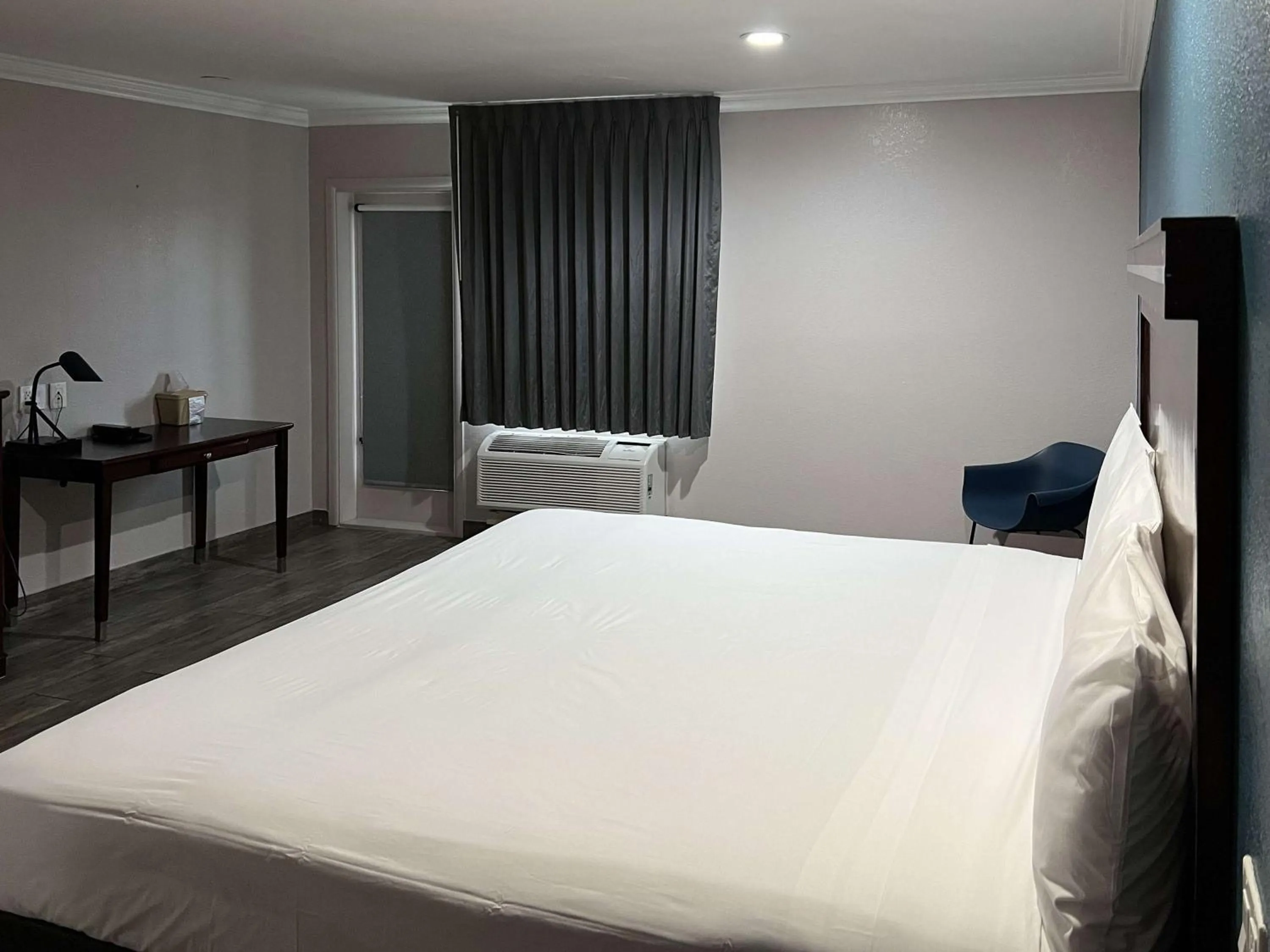 Photo of the whole room, Bed in Studio 6 Suites Mesa AZ Near Downtown & Sloan Park