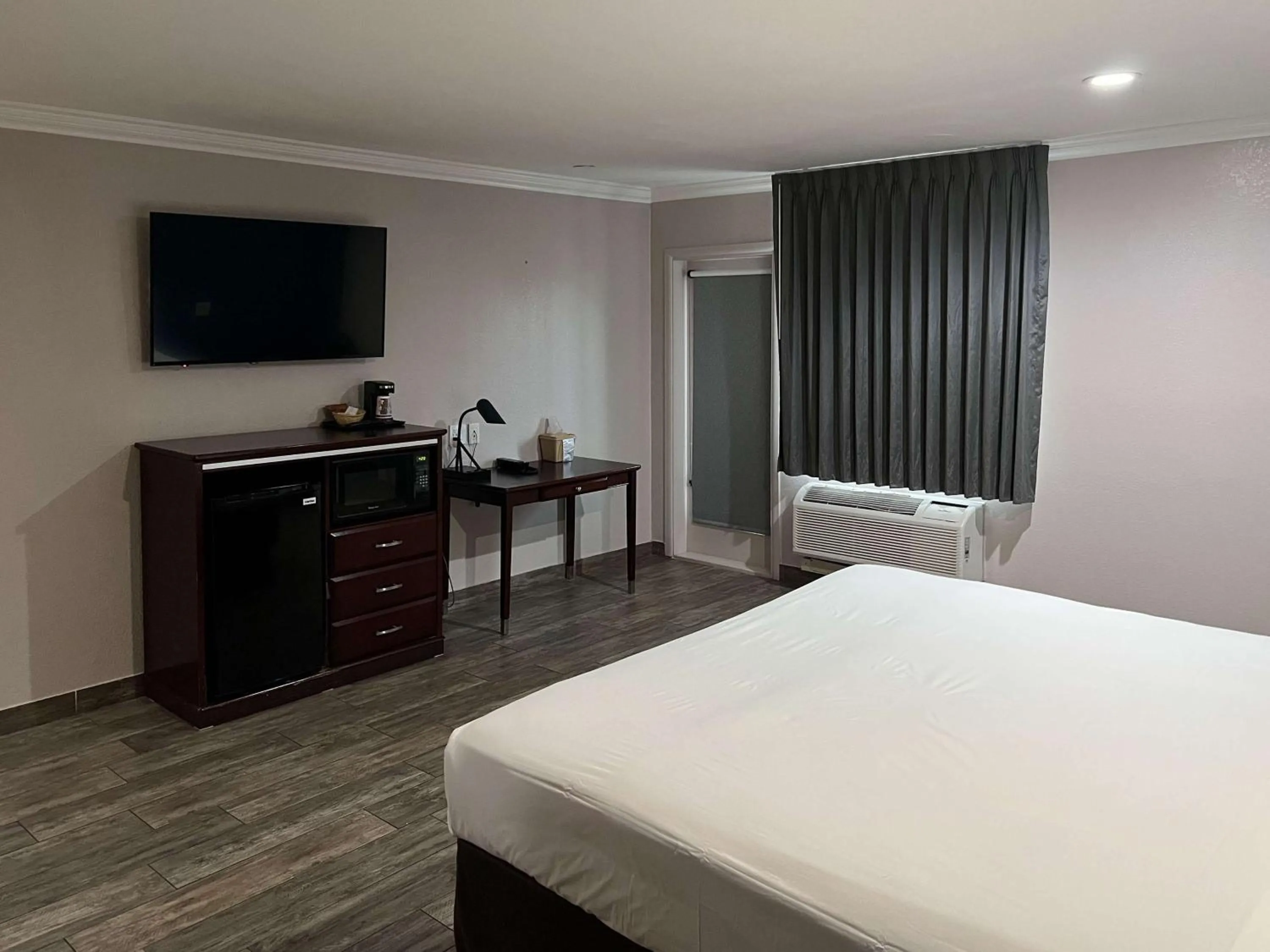 Photo of the whole room, Bed in Studio 6 Suites Mesa AZ Near Downtown & Sloan Park