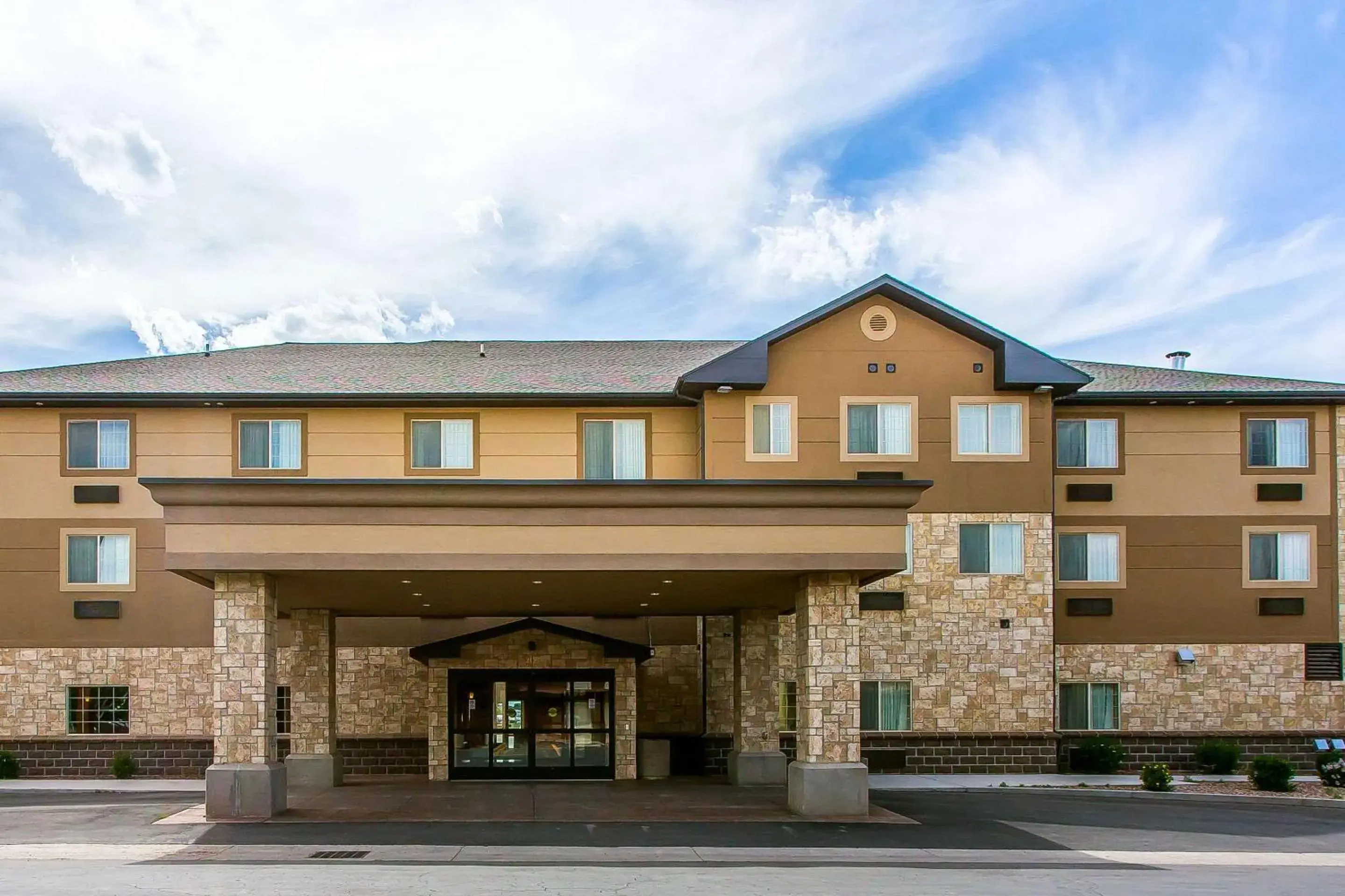 Property building in Comfort Inn Ballard-Roosevelt Property building in Comfort Inn Ballard-Roosevelt