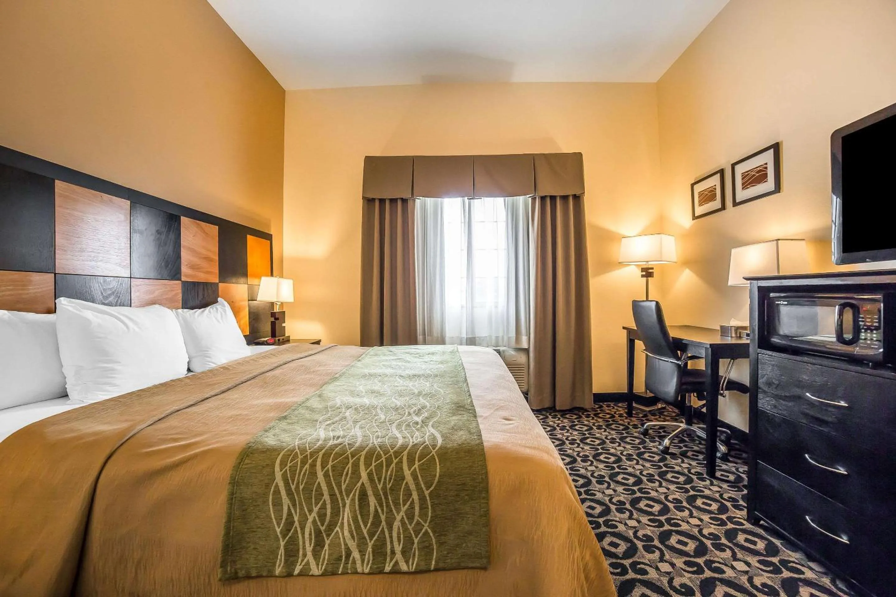 Bedroom, Bed in Comfort Inn Ballard-Roosevelt