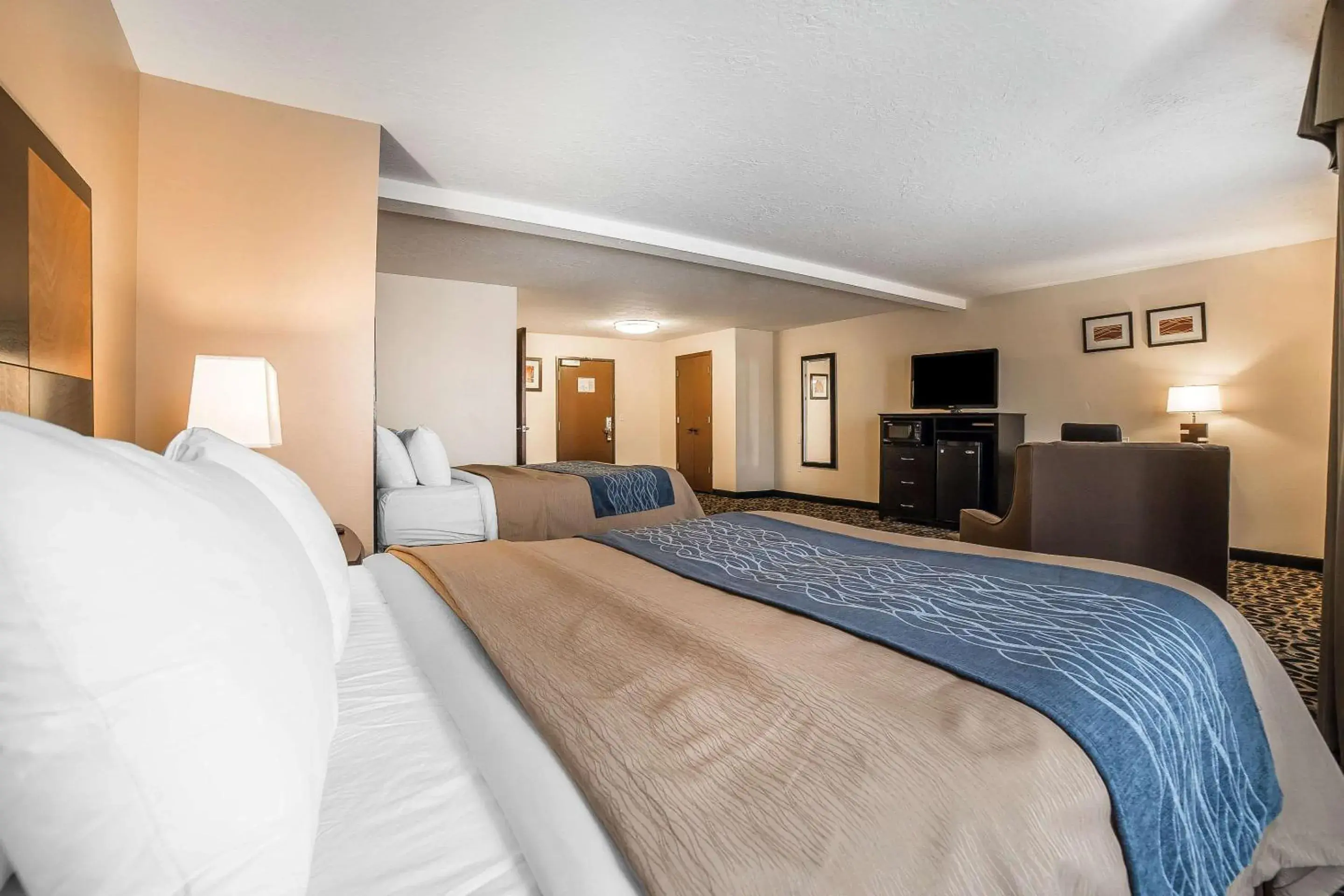 Bedroom, Bed in Comfort Inn Ballard-Roosevelt Bedroom, Bed in Comfort Inn Ballard-Roosevelt