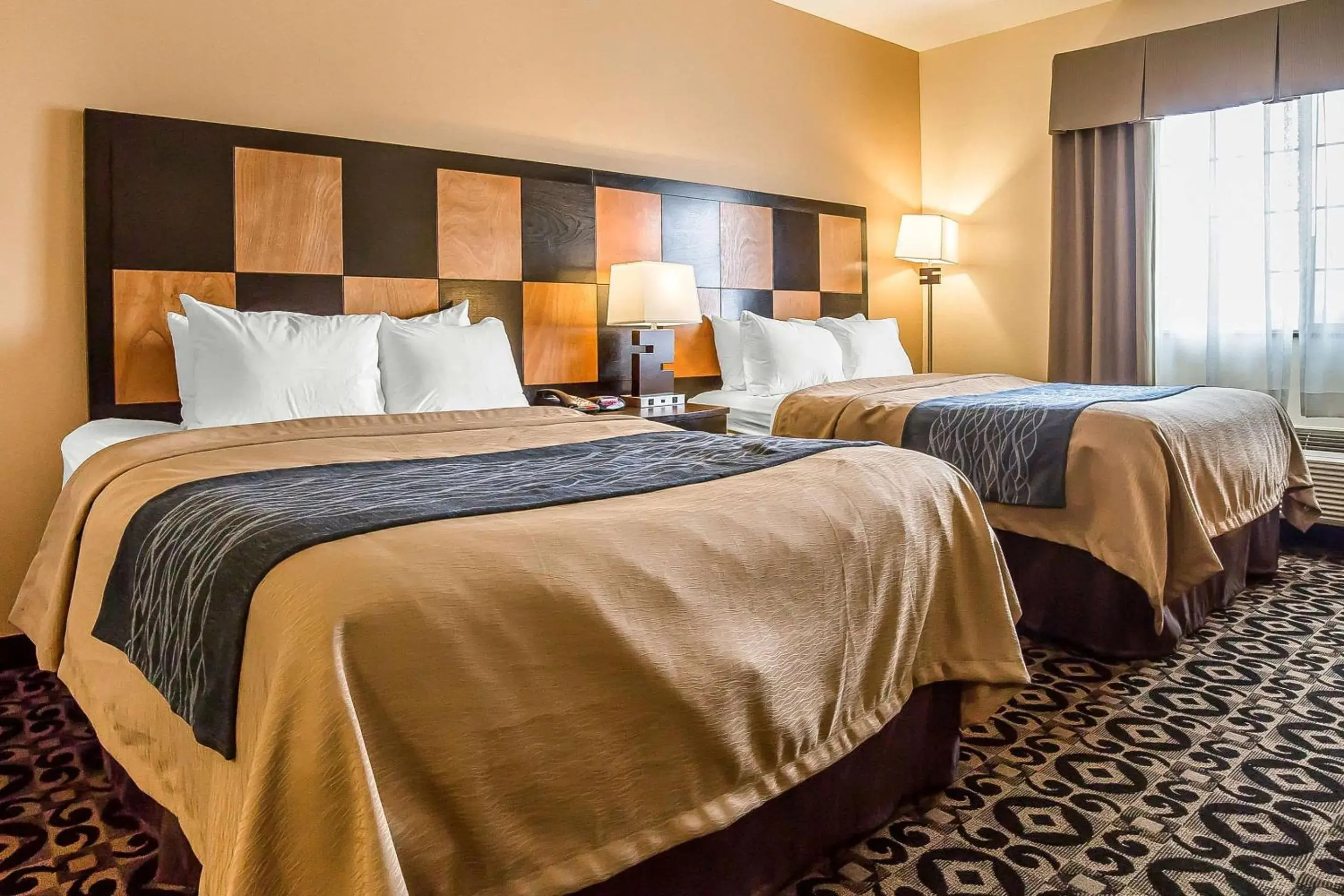 Bedroom, Bed in Comfort Inn Ballard-Roosevelt Bedroom, Bed in Comfort Inn Ballard-Roosevelt