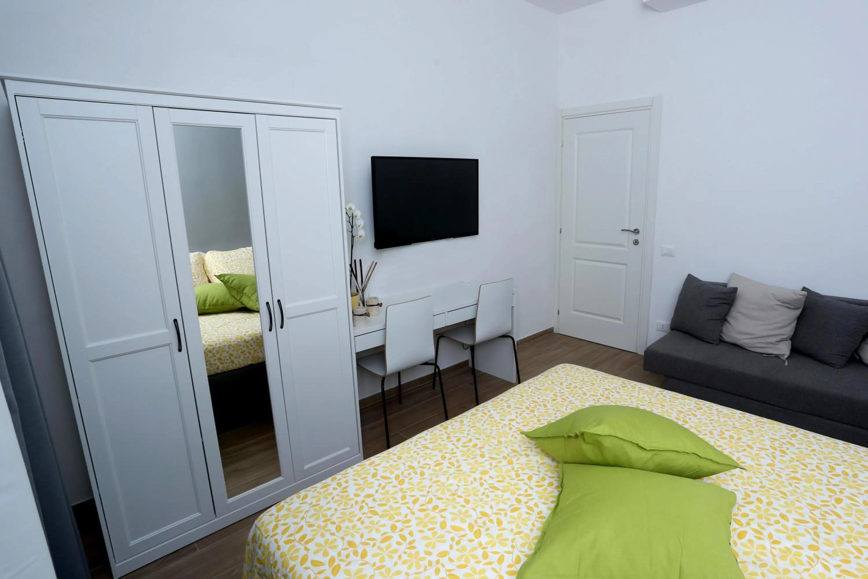 Photo of the whole room, Bed in Residenza Leone