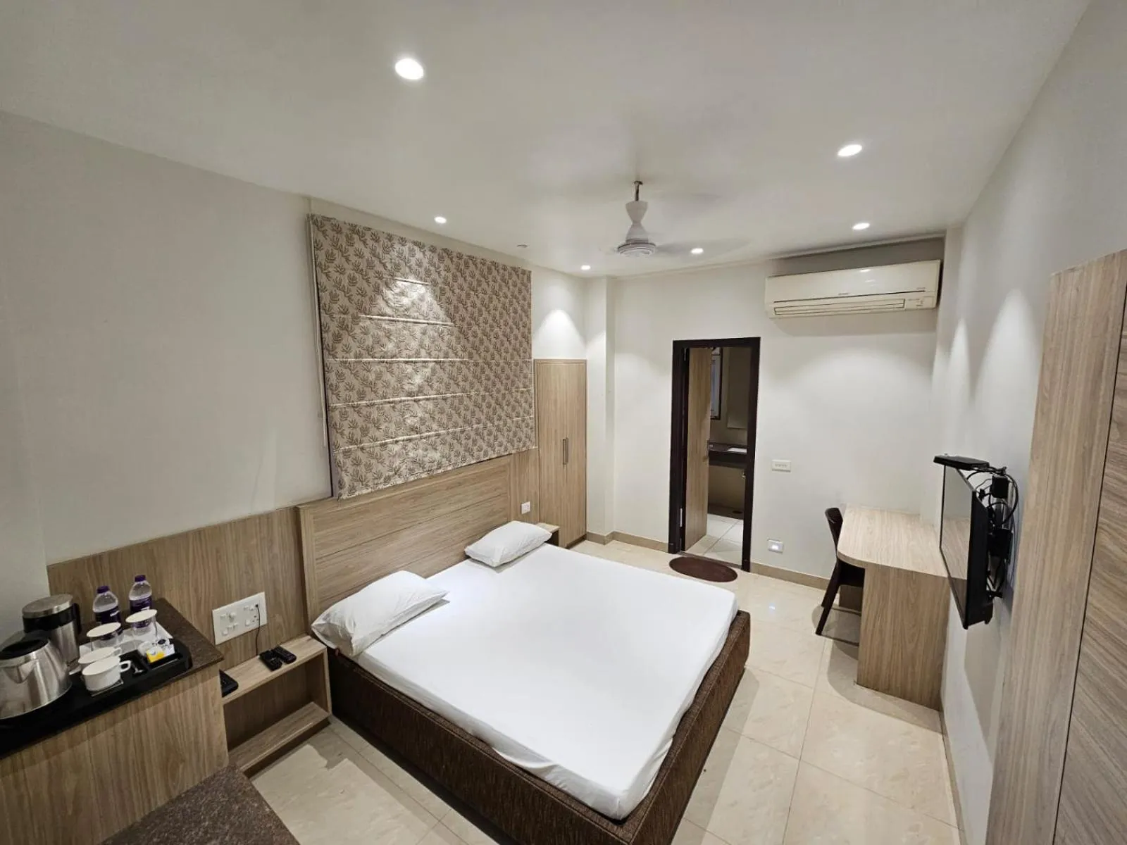Bedroom, Bed in Hotel Bagla Atithi Banaras