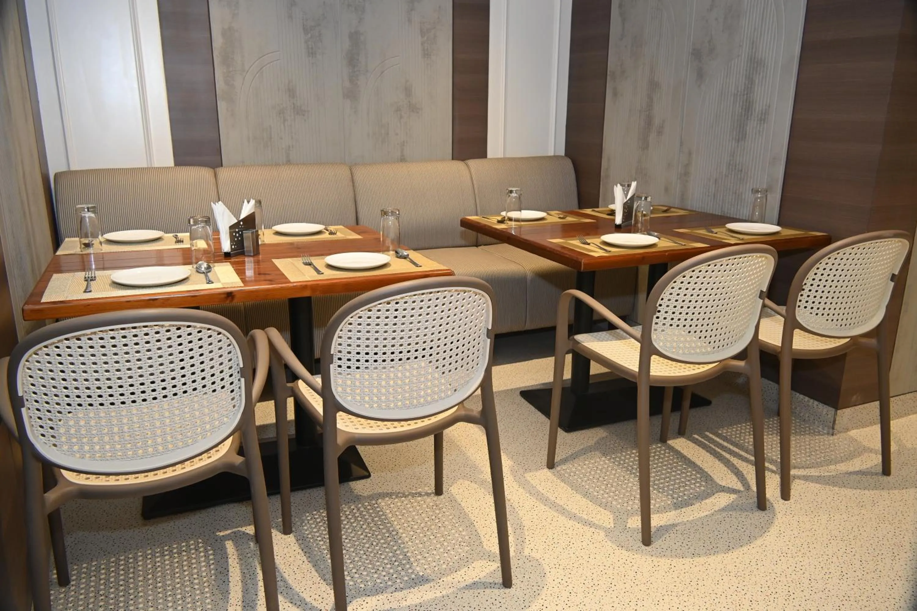 Restaurant/places to eat in Hotel Bagla Atithi Banaras