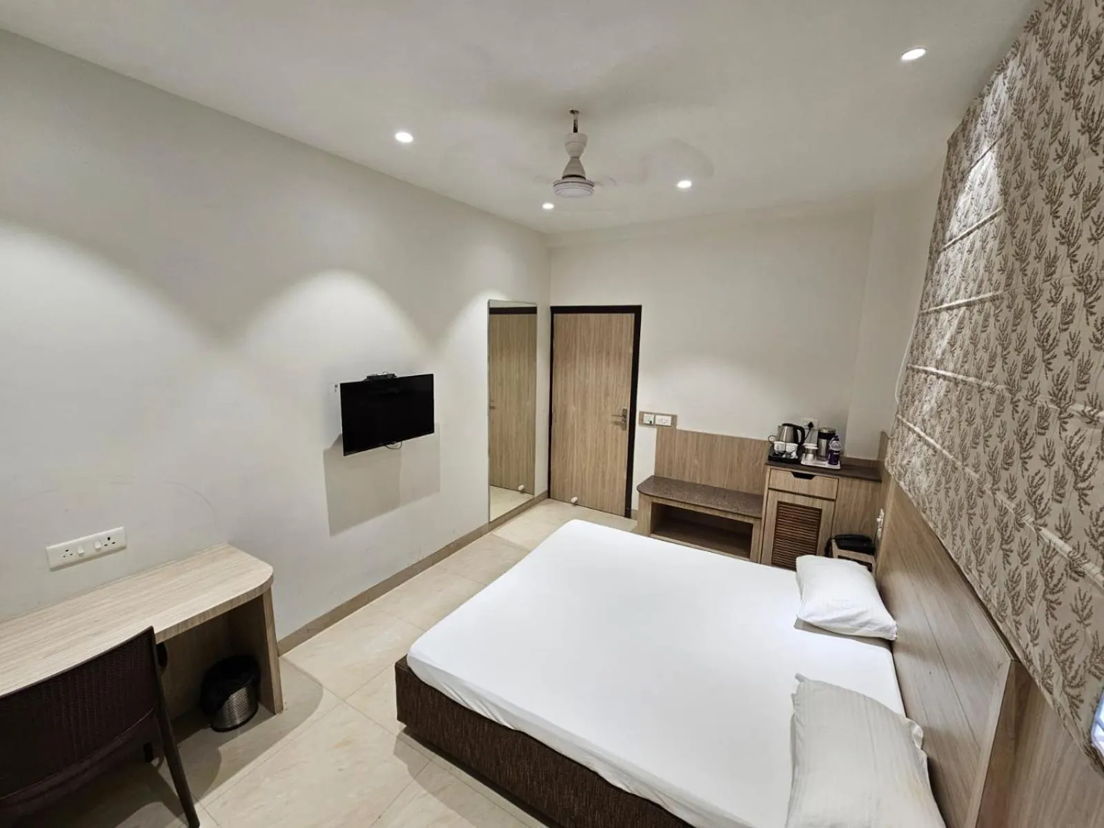 TV and multimedia, Bed in Hotel Bagla Atithi Banaras
