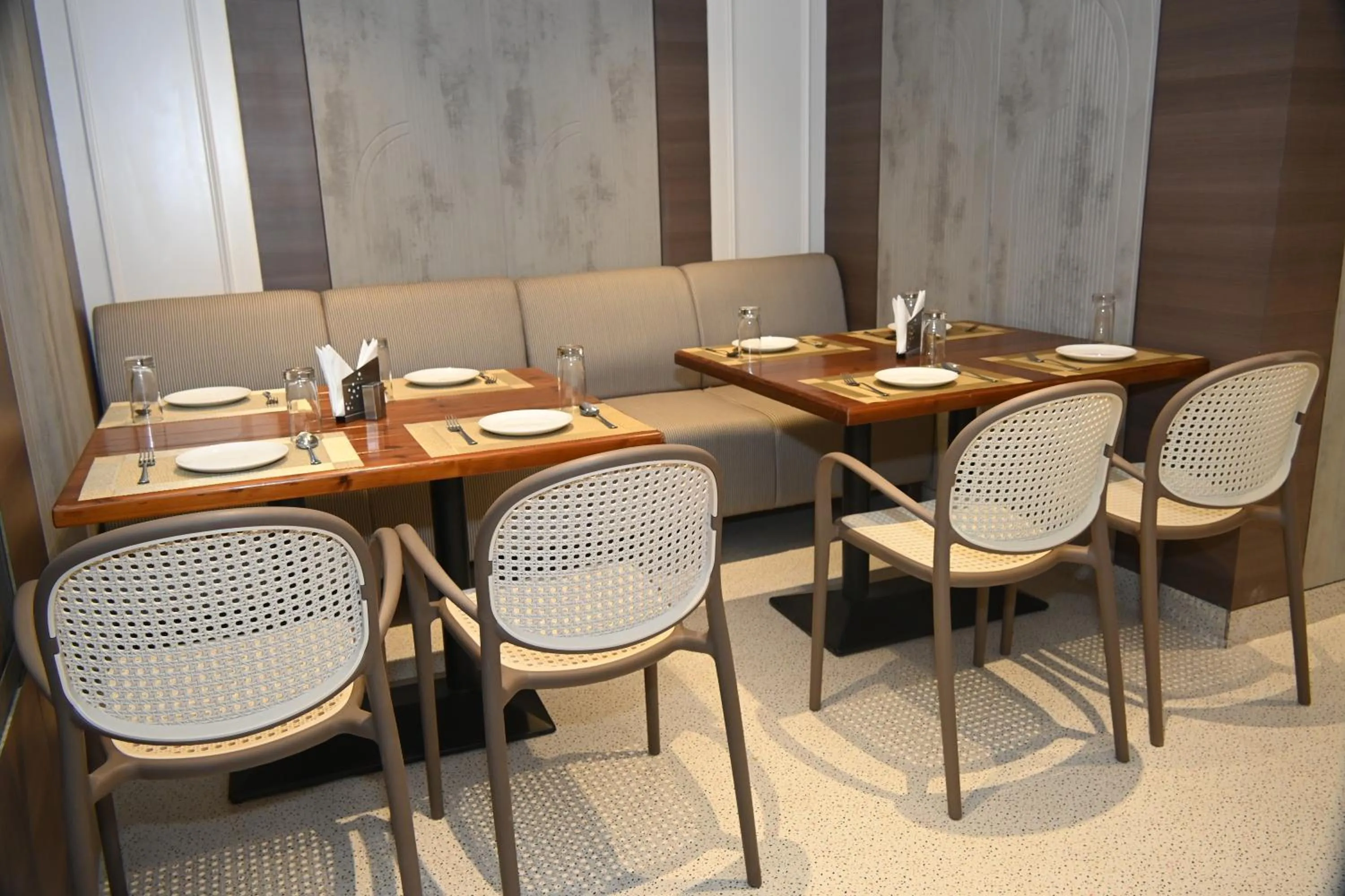 Restaurant/places to eat in Hotel Bagla Atithi Banaras