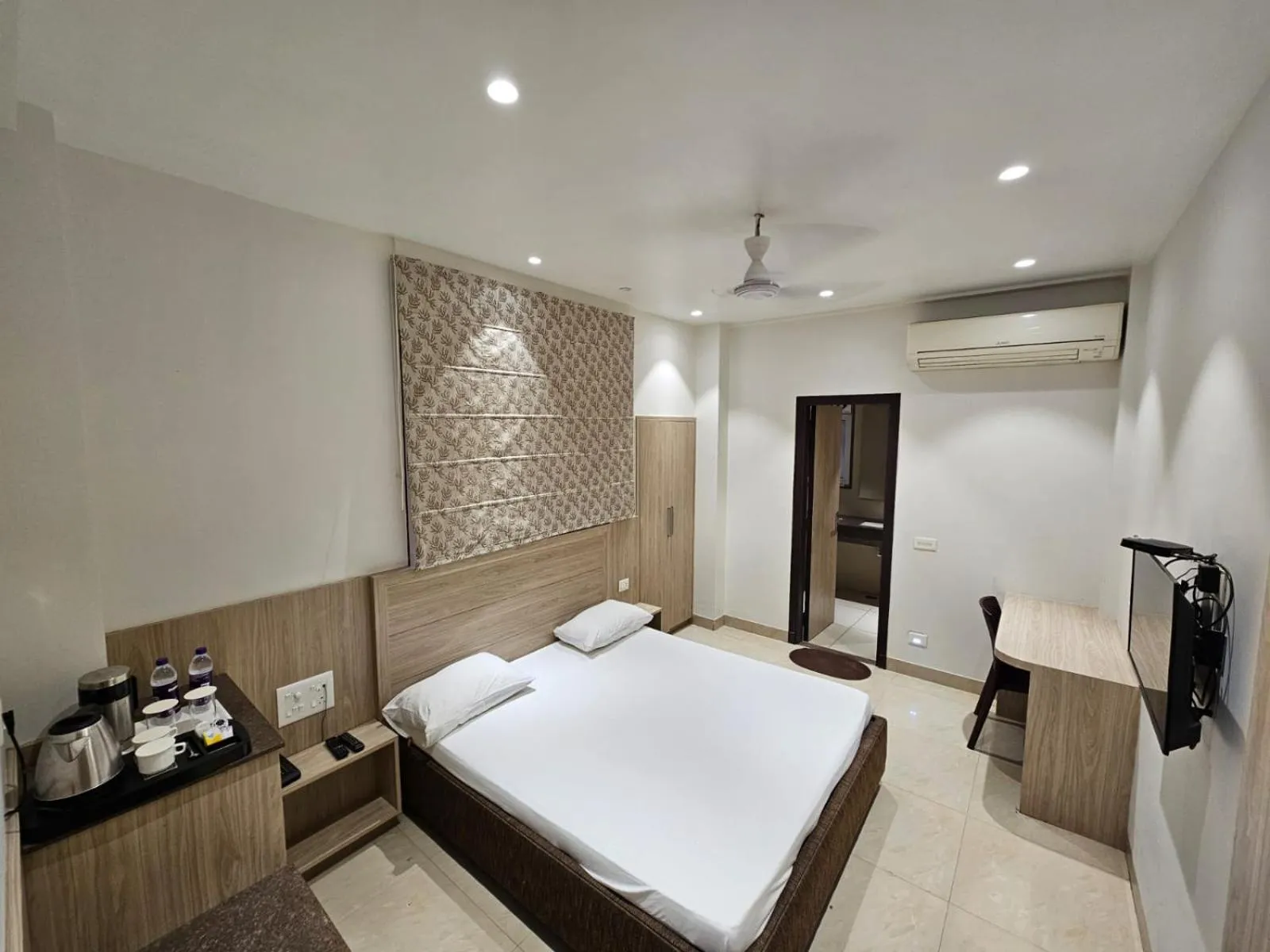 Bed in Hotel Bagla Atithi Banaras