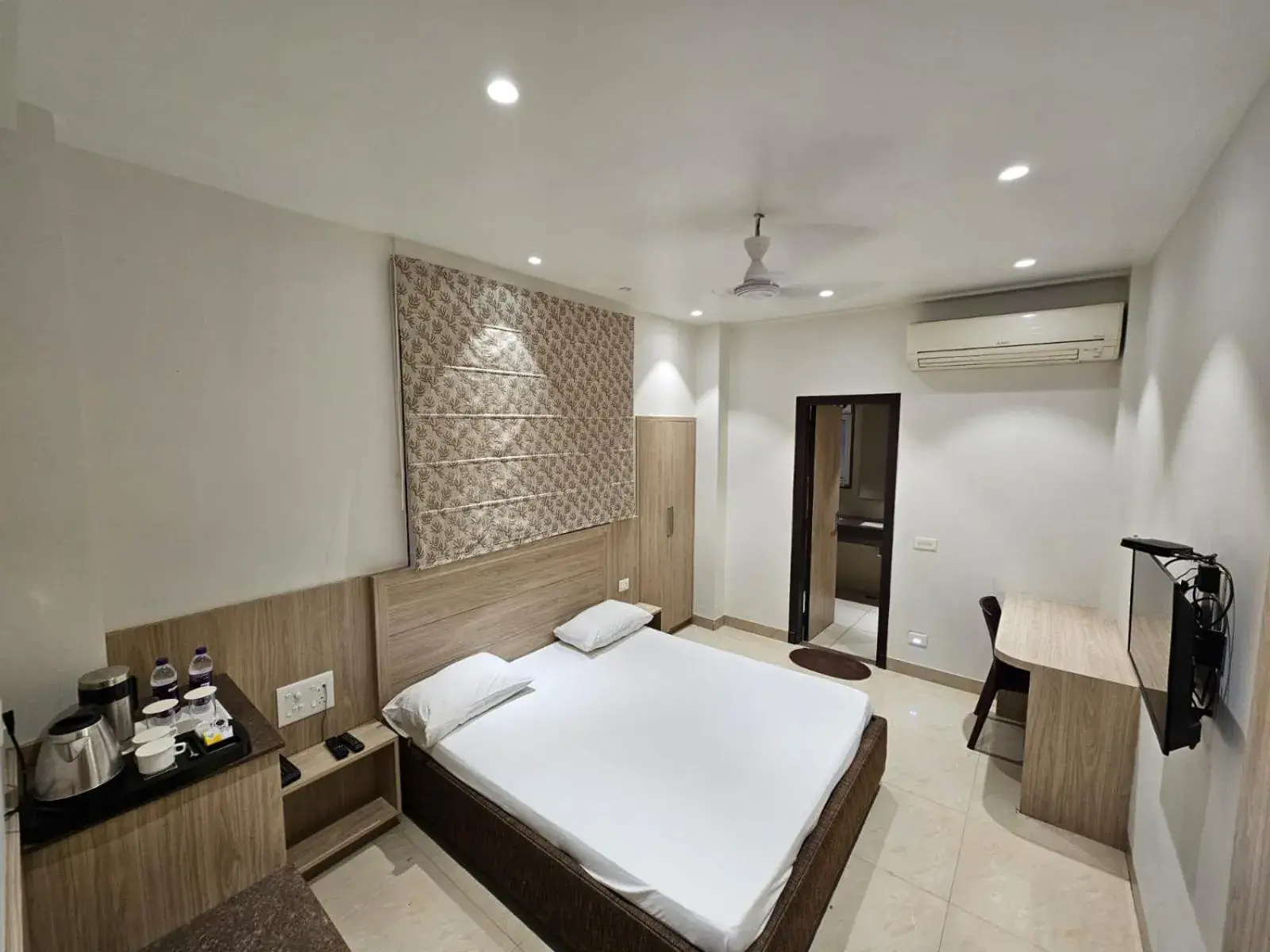 Bed in Hotel Bagla Atithi Banaras Bed in Hotel Bagla Atithi Banaras