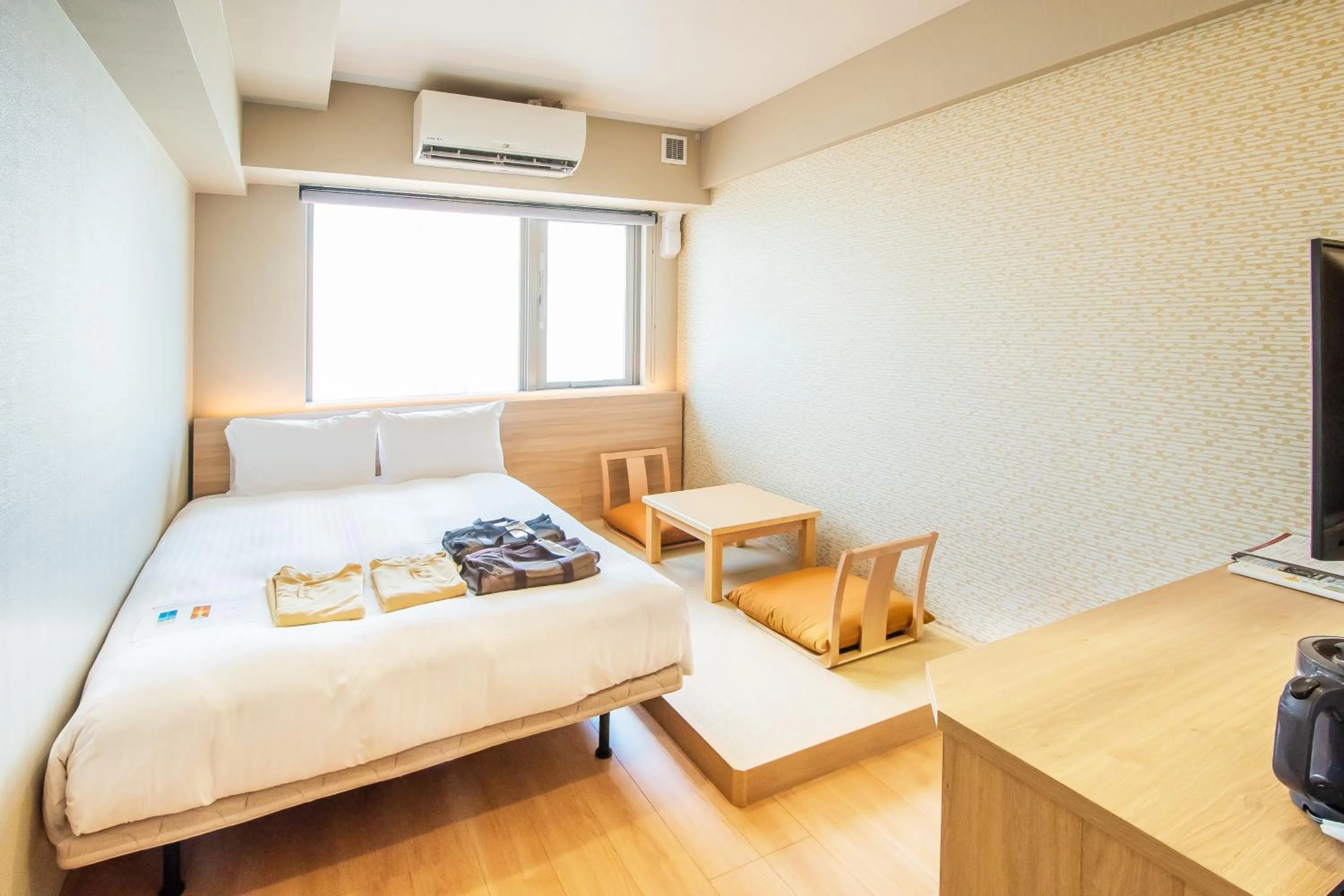 Photo of the whole room, Bed in HOTEL SANSUI NAHA Ryukyu Onsen Naminoue-No-Yu