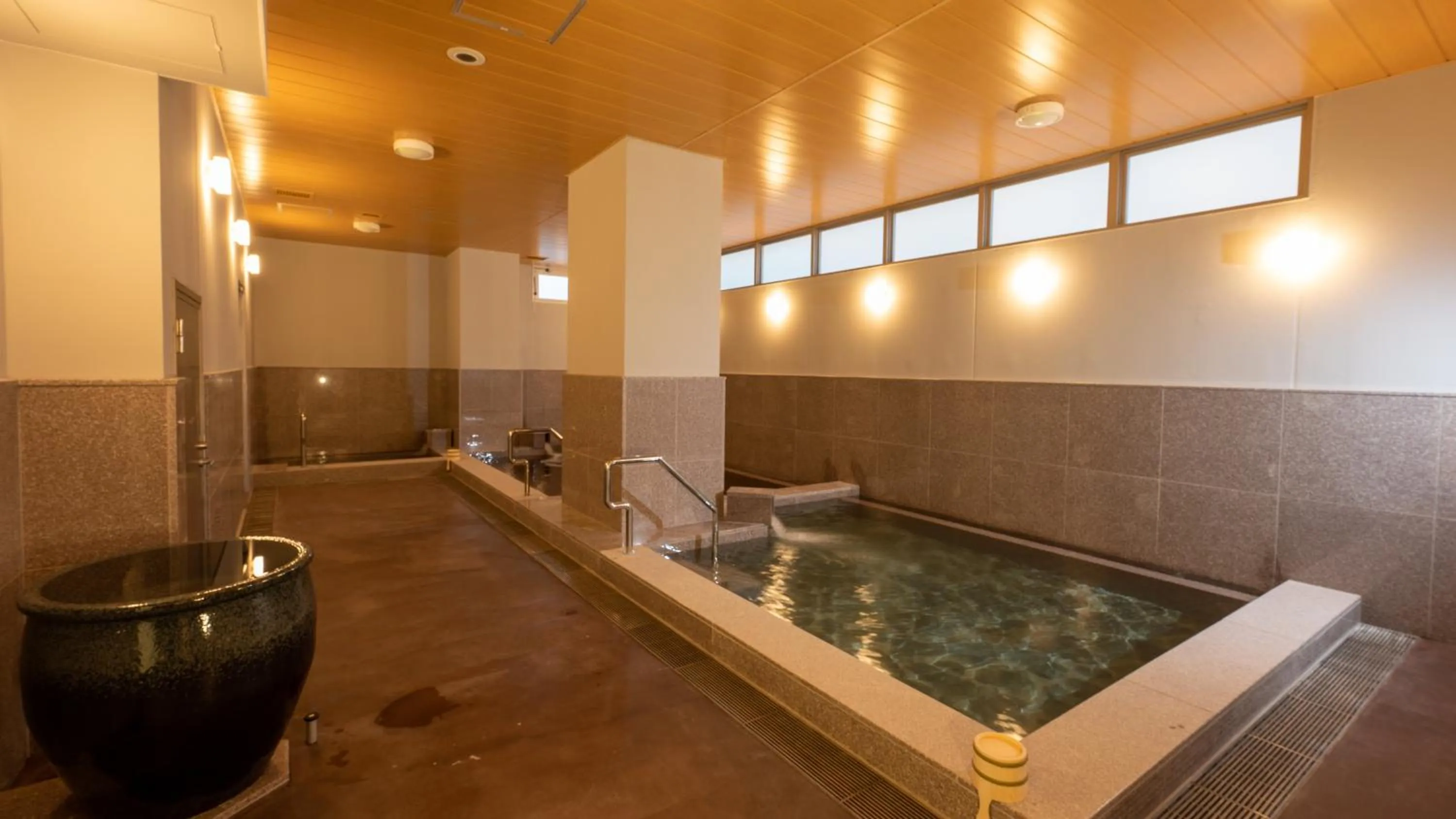 Hot Spring Bath in HOTEL SANSUI NAHA Ryukyu Onsen Naminoue-No-Yu