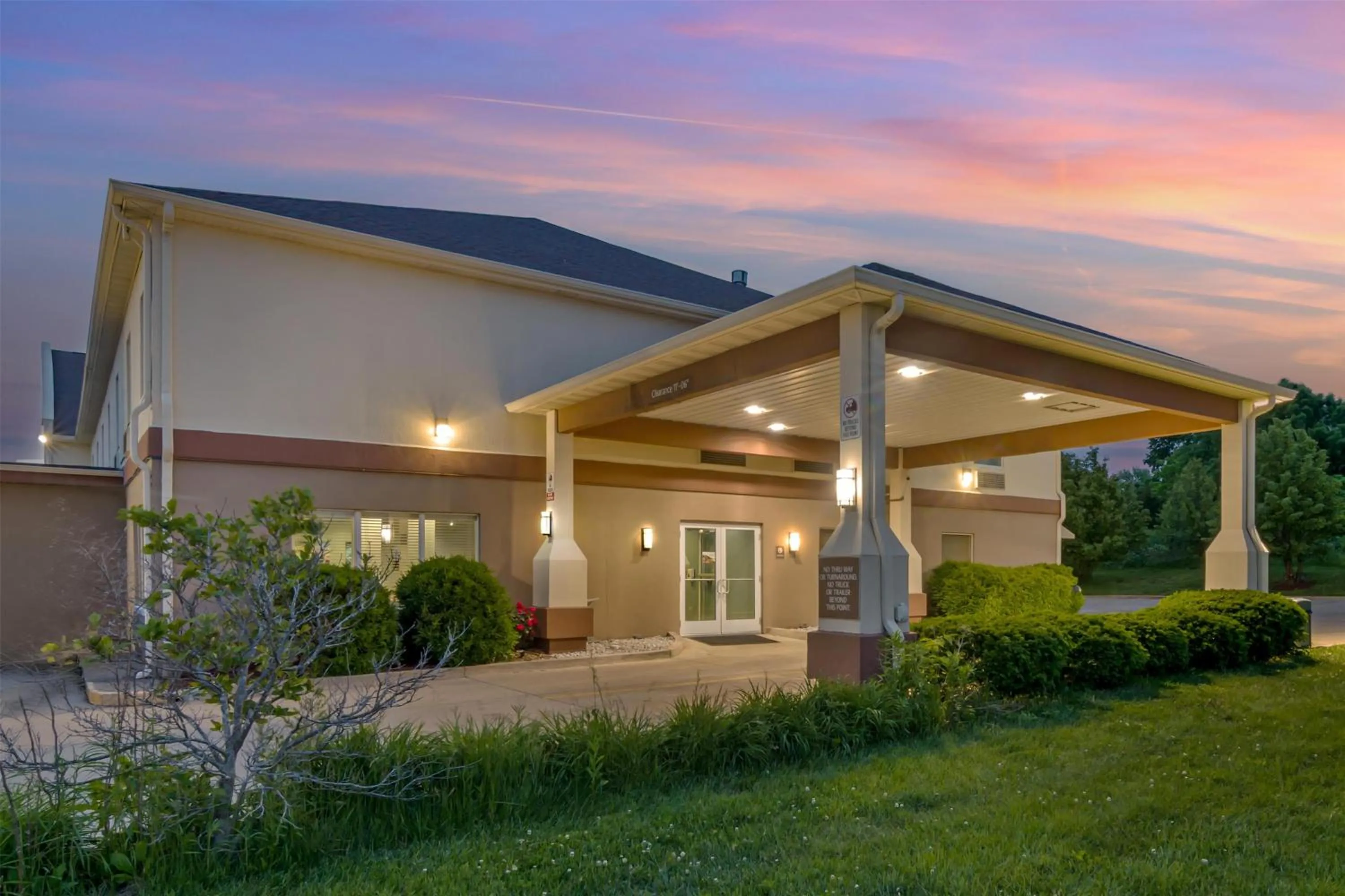 Property building in Best Western Teal Lake Inn