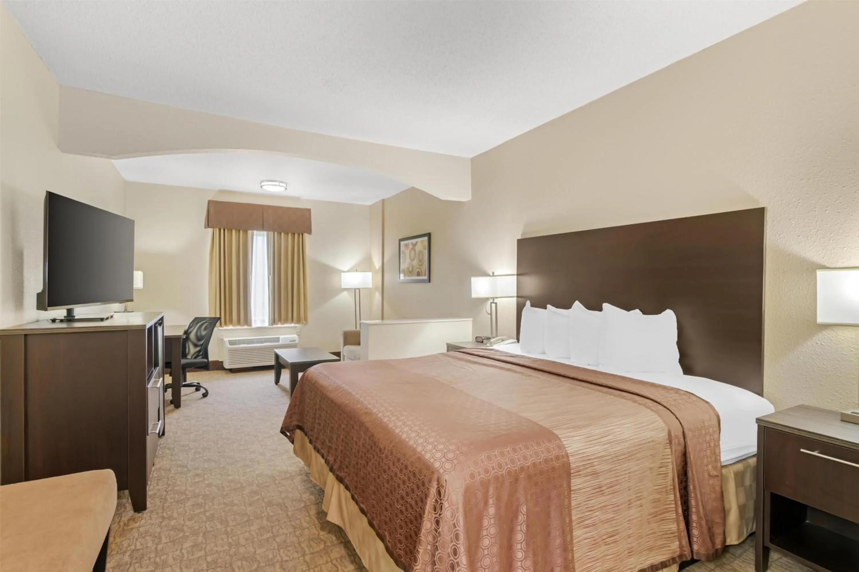 Bedroom, Bed in Best Western Teal Lake Inn