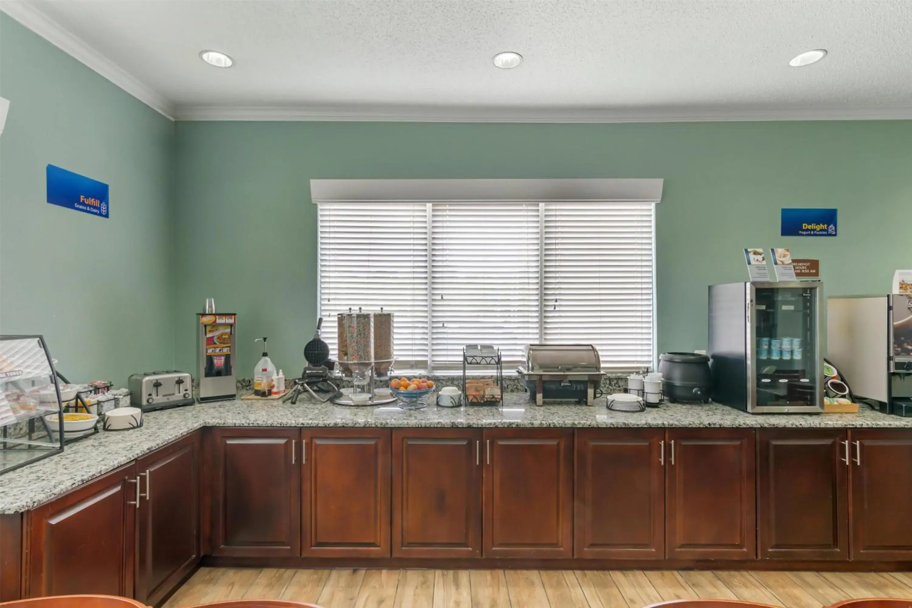 Breakfast in Best Western Teal Lake Inn Breakfast in Best Western Teal Lake Inn