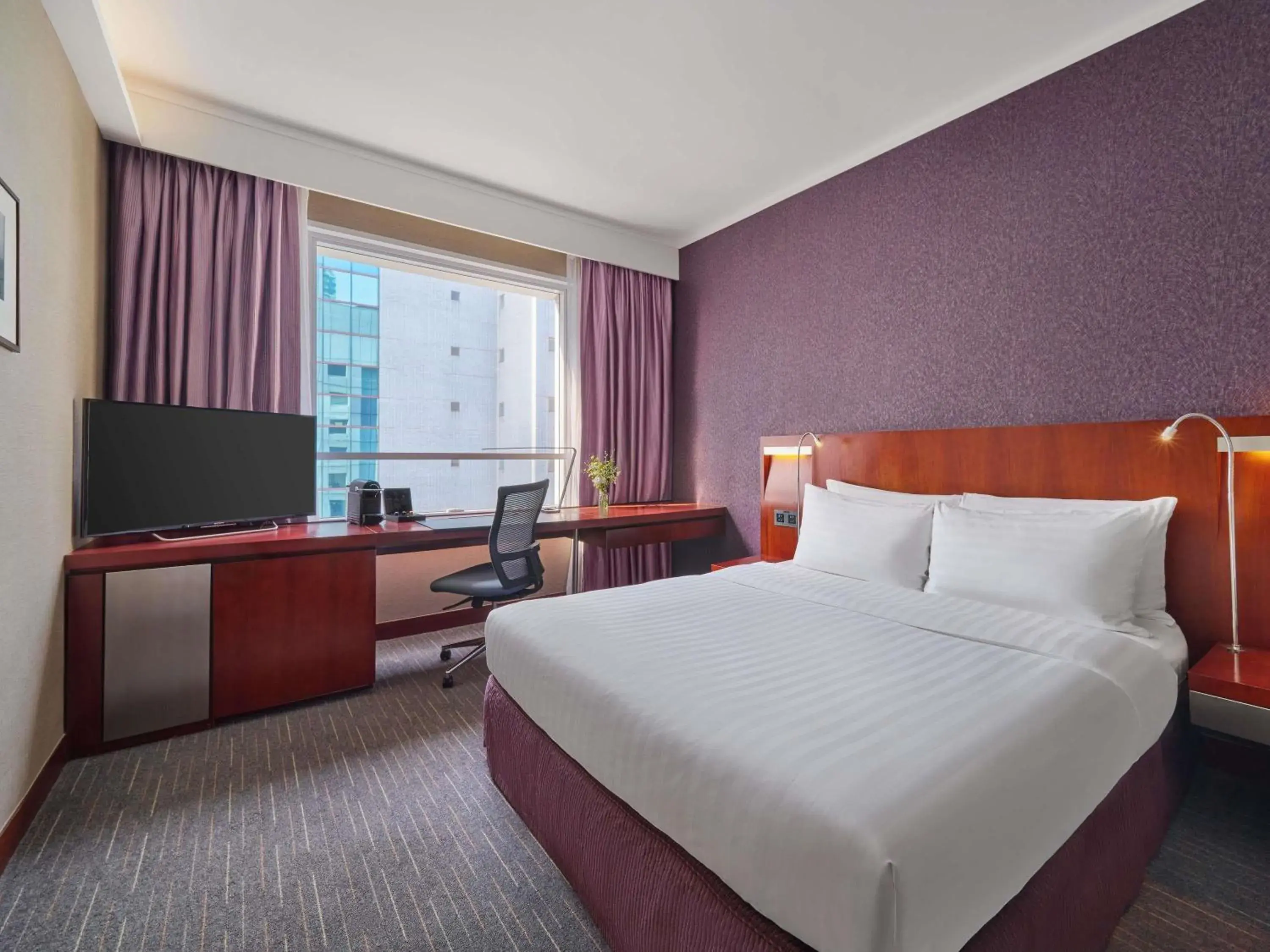 Executive Queen Room with Lounge Access in Novotel Century Hong Kong Executive Queen Room with Lounge Access in Novotel Century Hong Kong