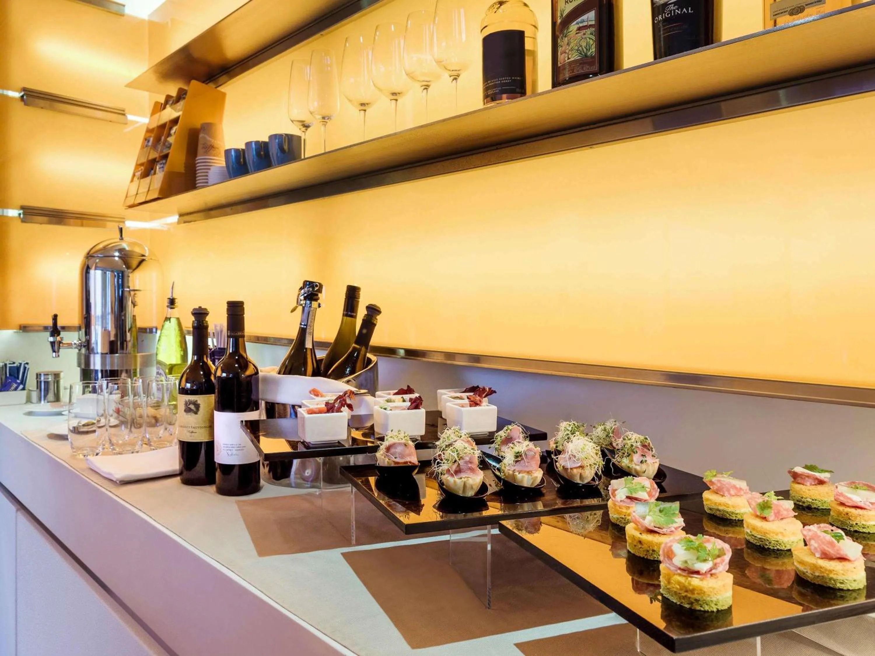 Bedroom in Novotel Century Hong Kong