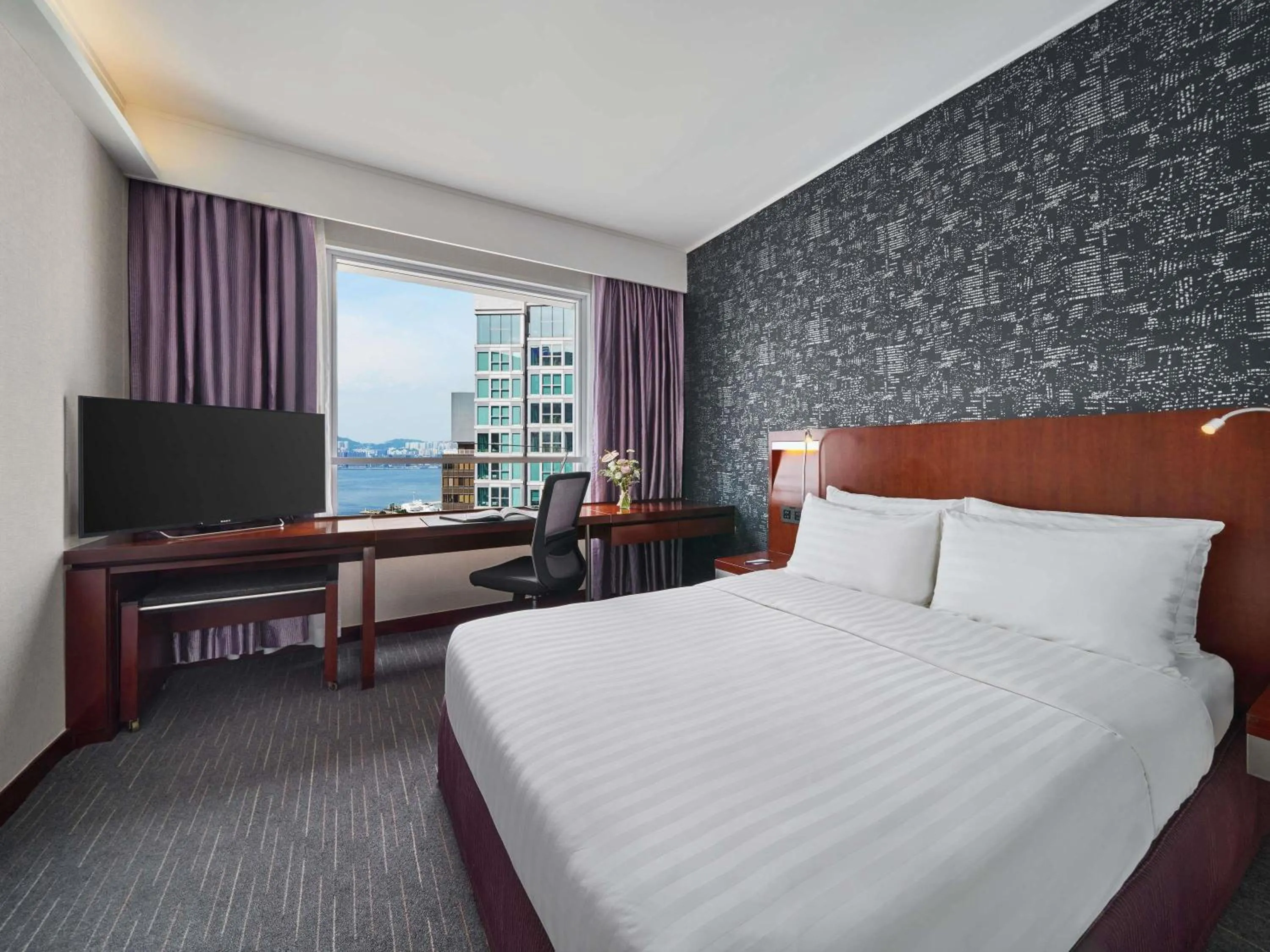 Bedroom, Bed in Novotel Century Hong Kong