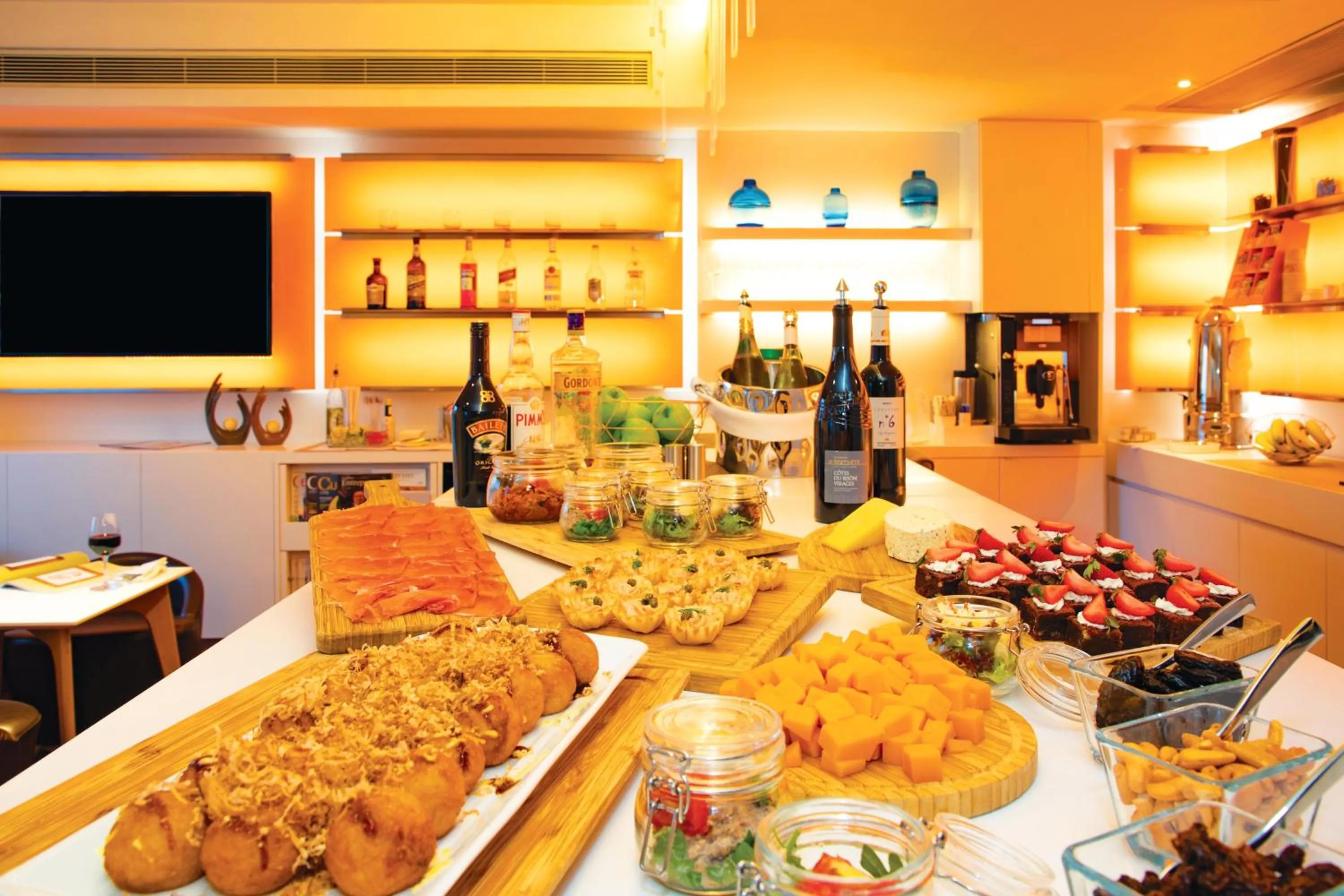 Food and drinks in Novotel Century Hong Kong