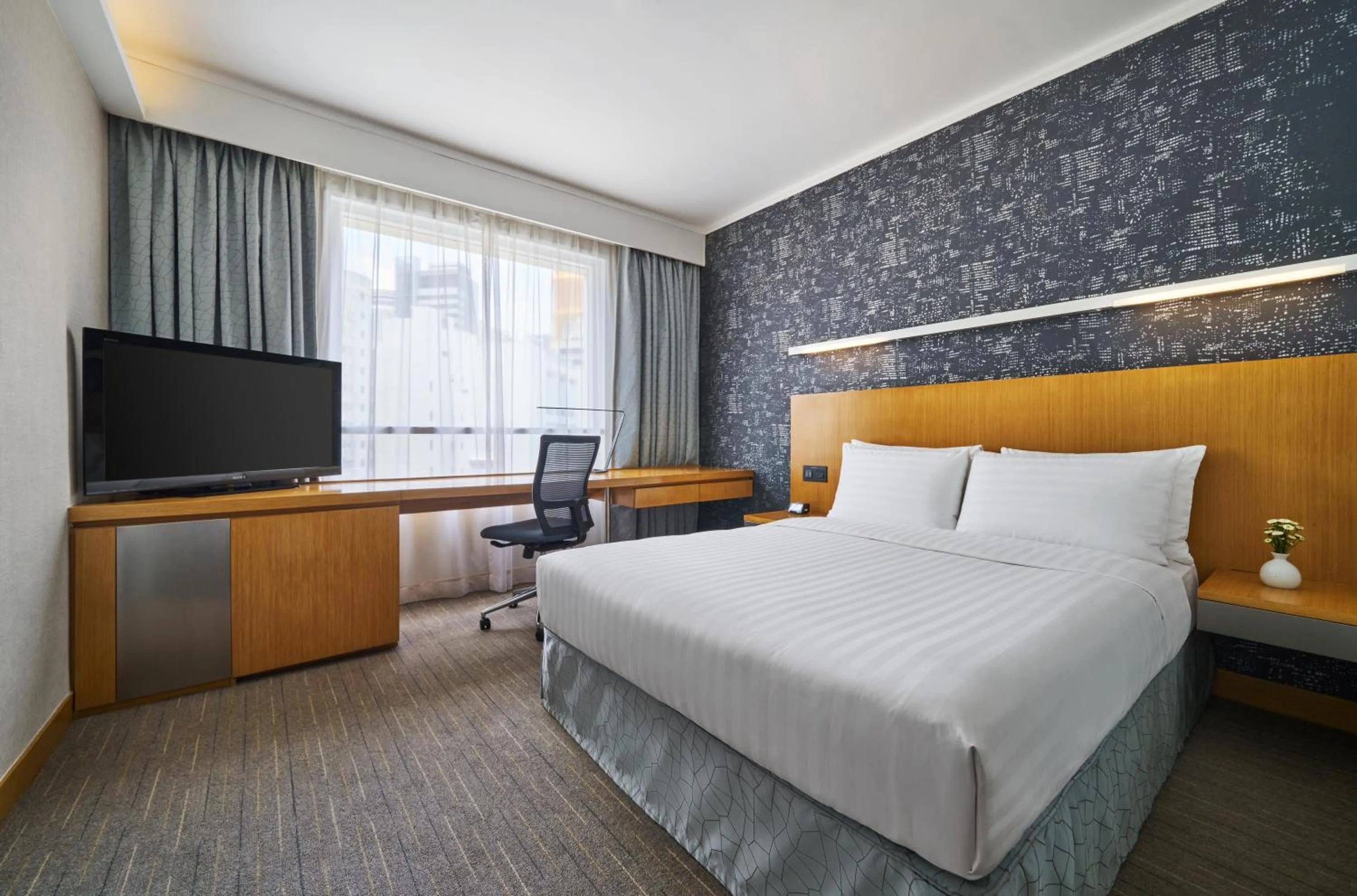 Bedroom, Bed in Novotel Century Hong Kong