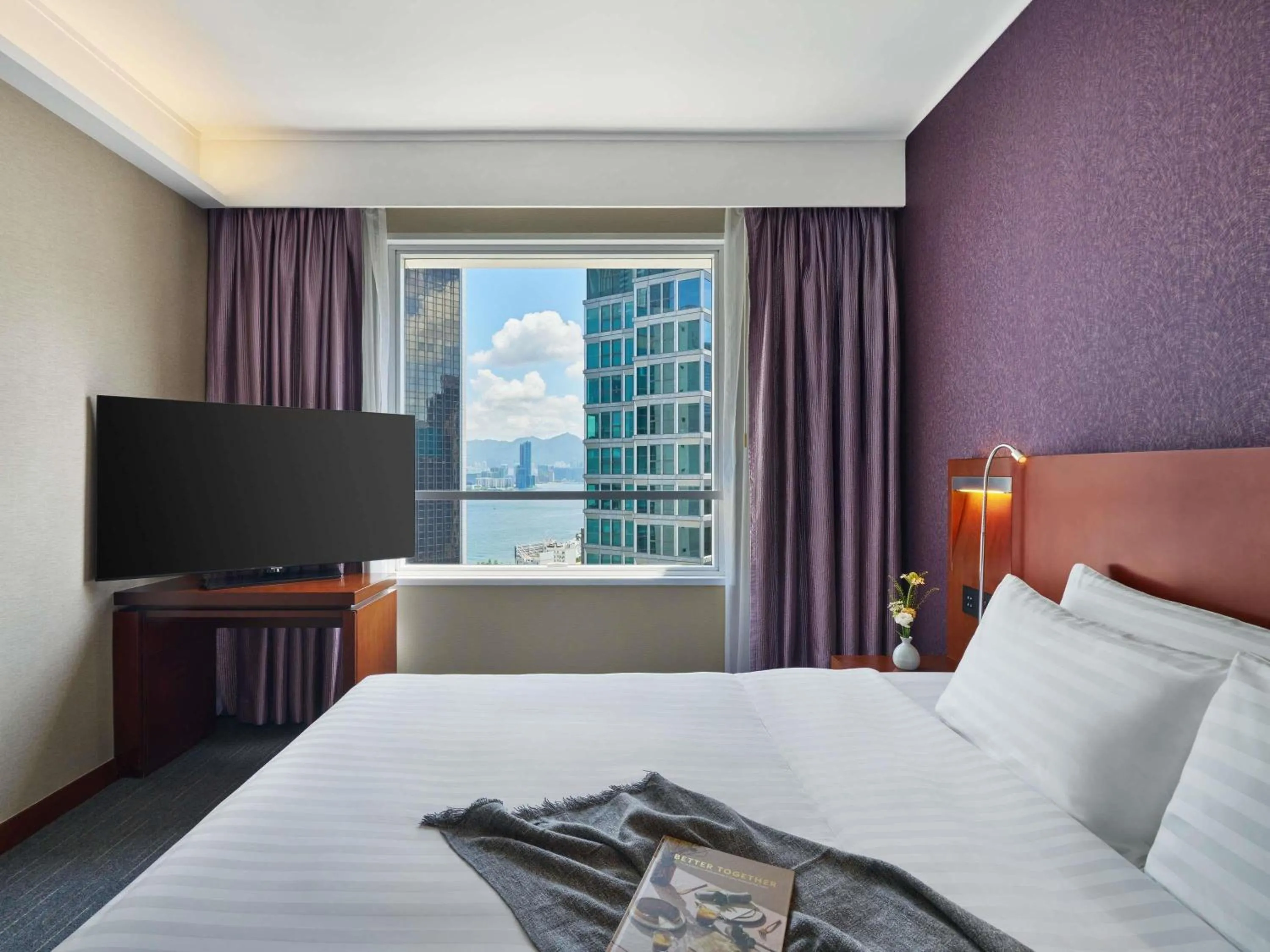 Bedroom, Bed in Novotel Century Hong Kong