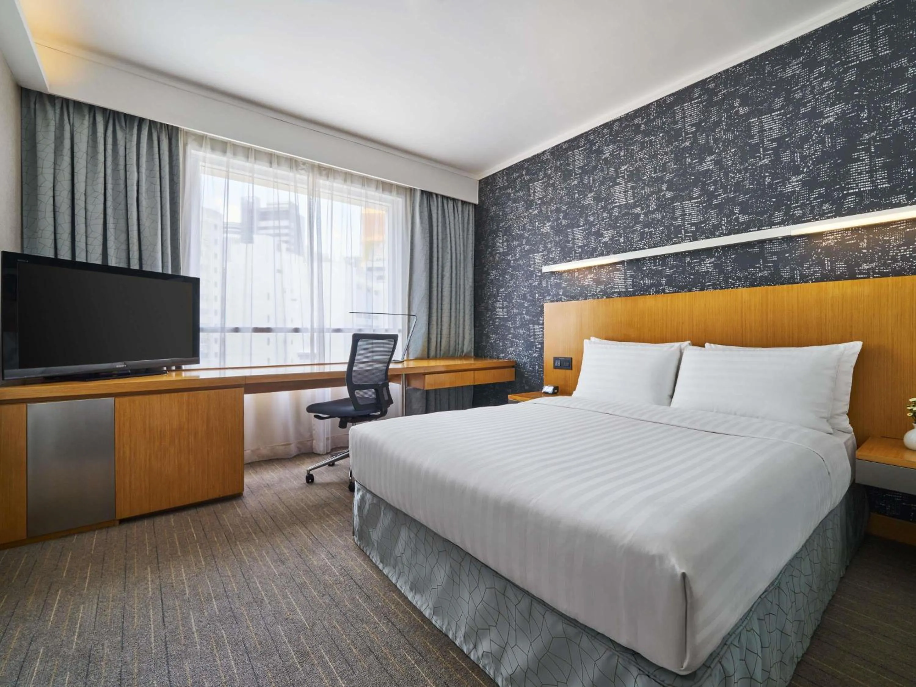 Bedroom, Bed in Novotel Century Hong Kong