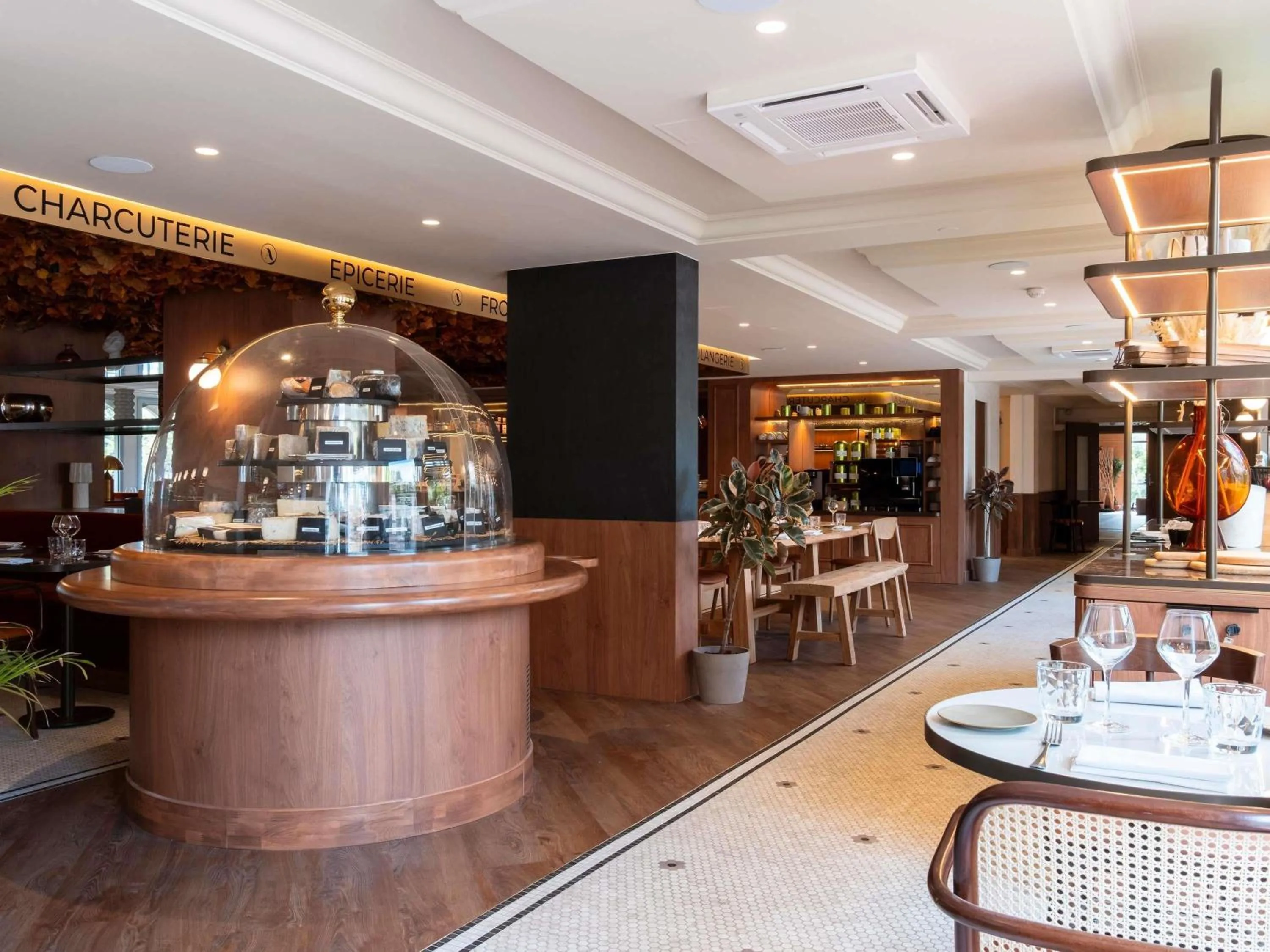 Property building in Mercure Rouen Centre Champ de Mars