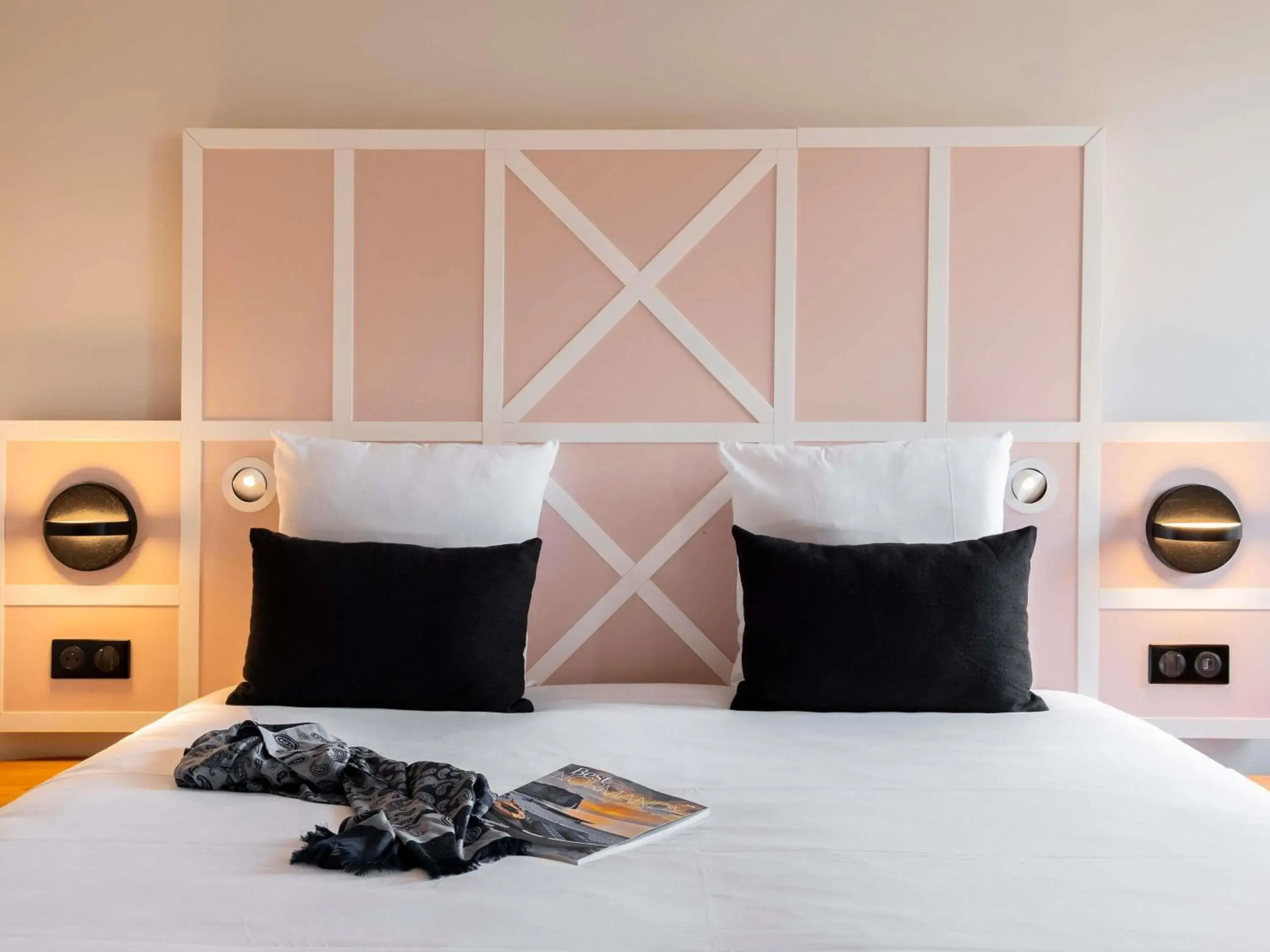 Property building, Bed in Mercure Rouen Centre Champ de Mars Property building, Bed in Mercure Rouen Centre Champ de Mars