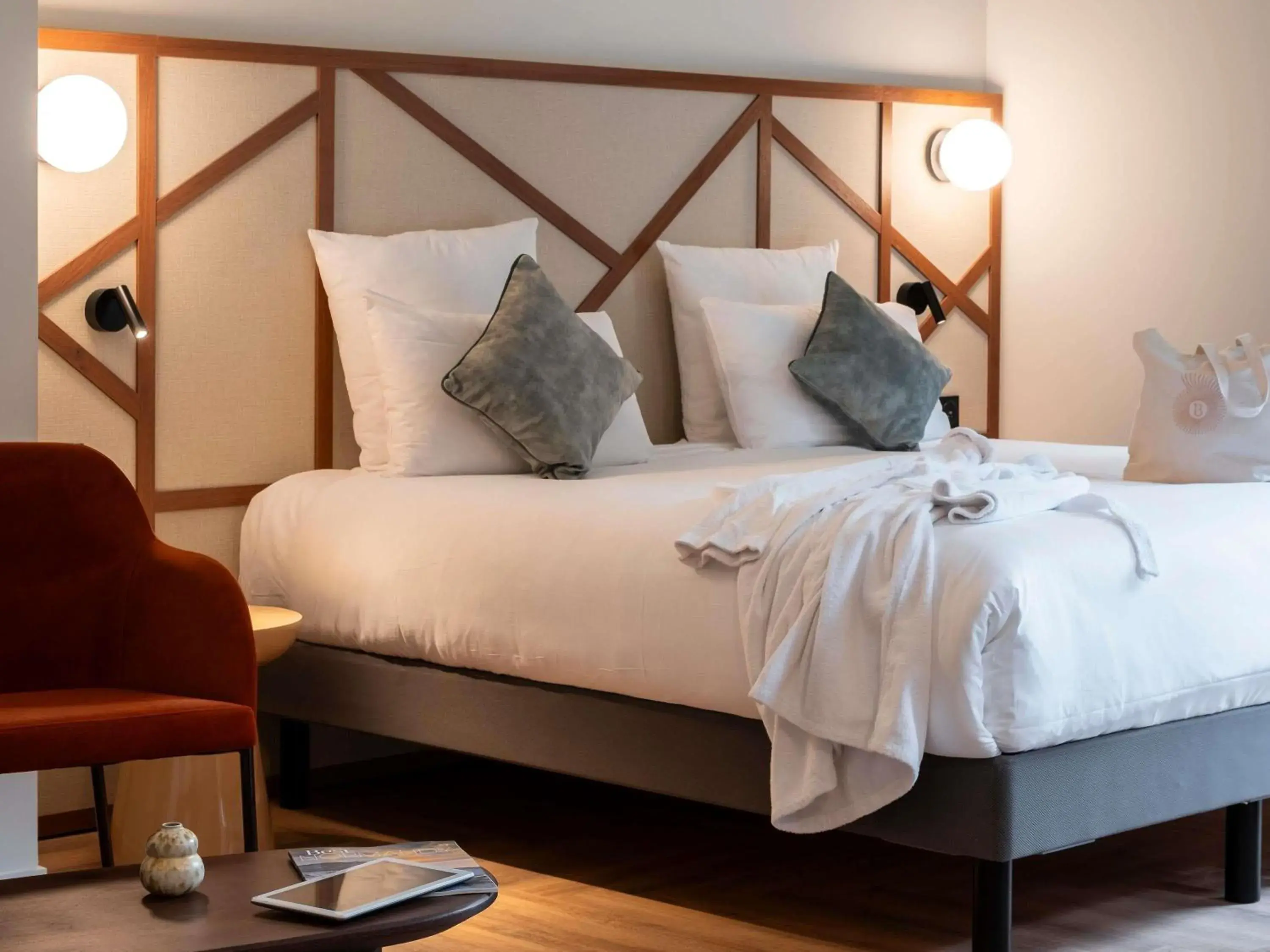 Bedroom, Bed in Mercure Rouen Centre Champ de Mars Bedroom, Bed in Mercure Rouen Centre Champ de Mars