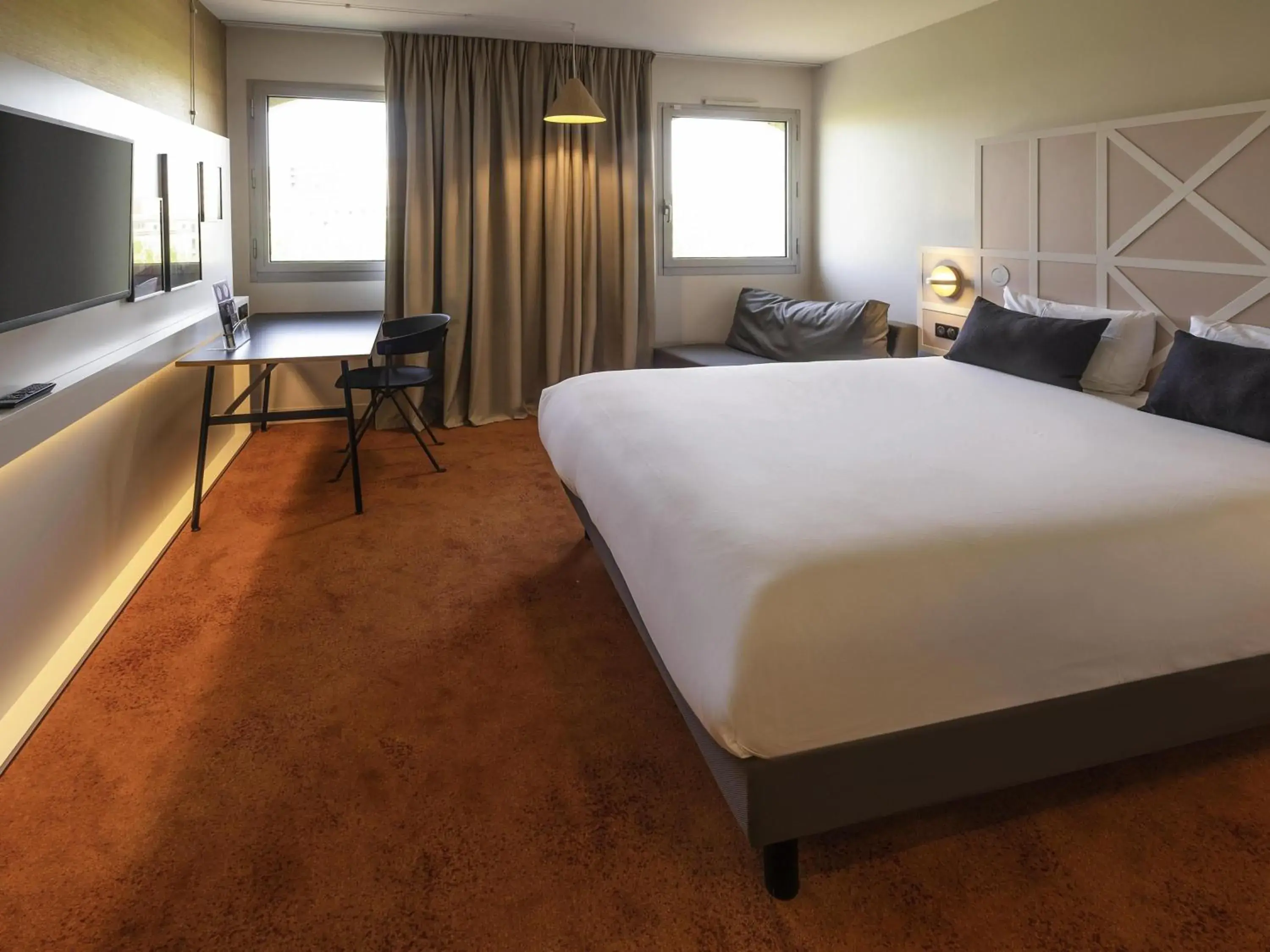 Bedroom, Bed in Mercure Rouen Centre Champ de Mars Bedroom, Bed in Mercure Rouen Centre Champ de Mars